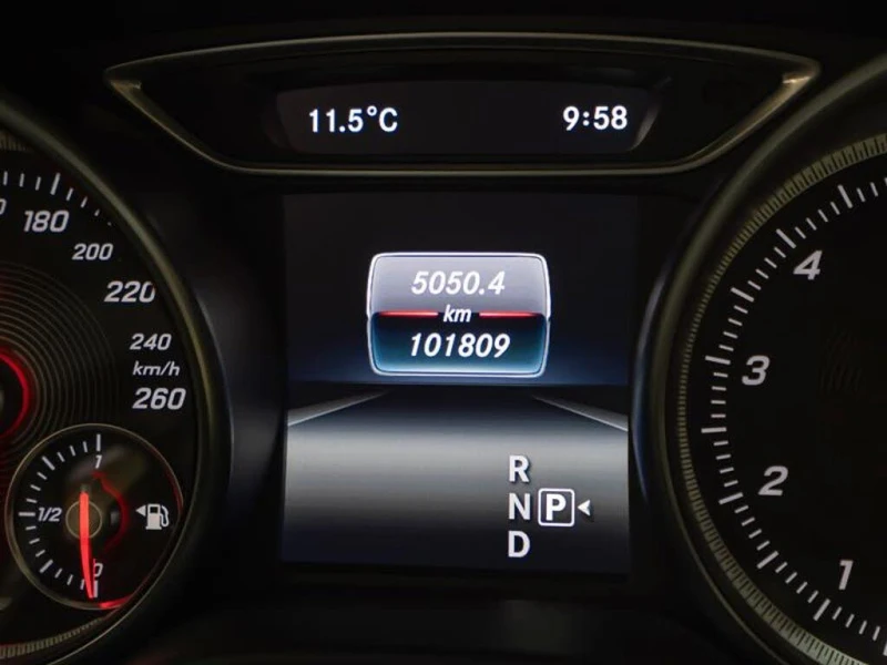 Mercedes-Benz GLA 250 4matic * CARFAX * АвтоКредит * (ЦЕНА ДО БГ), снимка 13 - Автомобили и джипове - 52553503