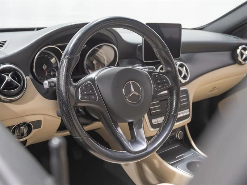 Mercedes-Benz GLA 250 4matic * CARFAX * АвтоКредит * (ЦЕНА ДО БГ), снимка 7 - Автомобили и джипове - 52553503