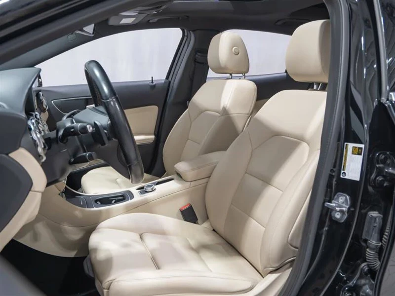 Mercedes-Benz GLA 250 4matic * CARFAX * АвтоКредит * (ЦЕНА ДО БГ), снимка 9 - Автомобили и джипове - 52553503