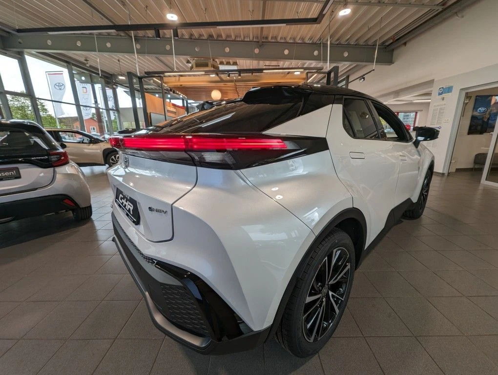 Toyota C-HR 2.0 Hybrid Lounge - изображение 4