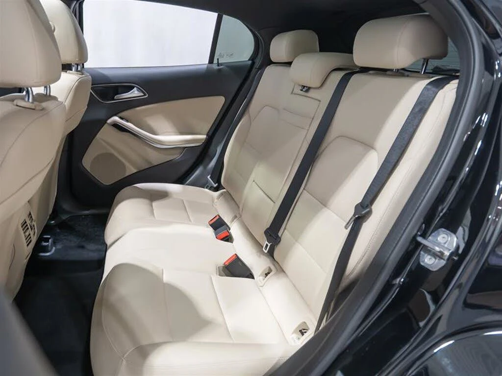 Mercedes-Benz GLA 250 4matic * CARFAX * АвтоКредит * (ЦЕНА ДО БГ) - изображение 10