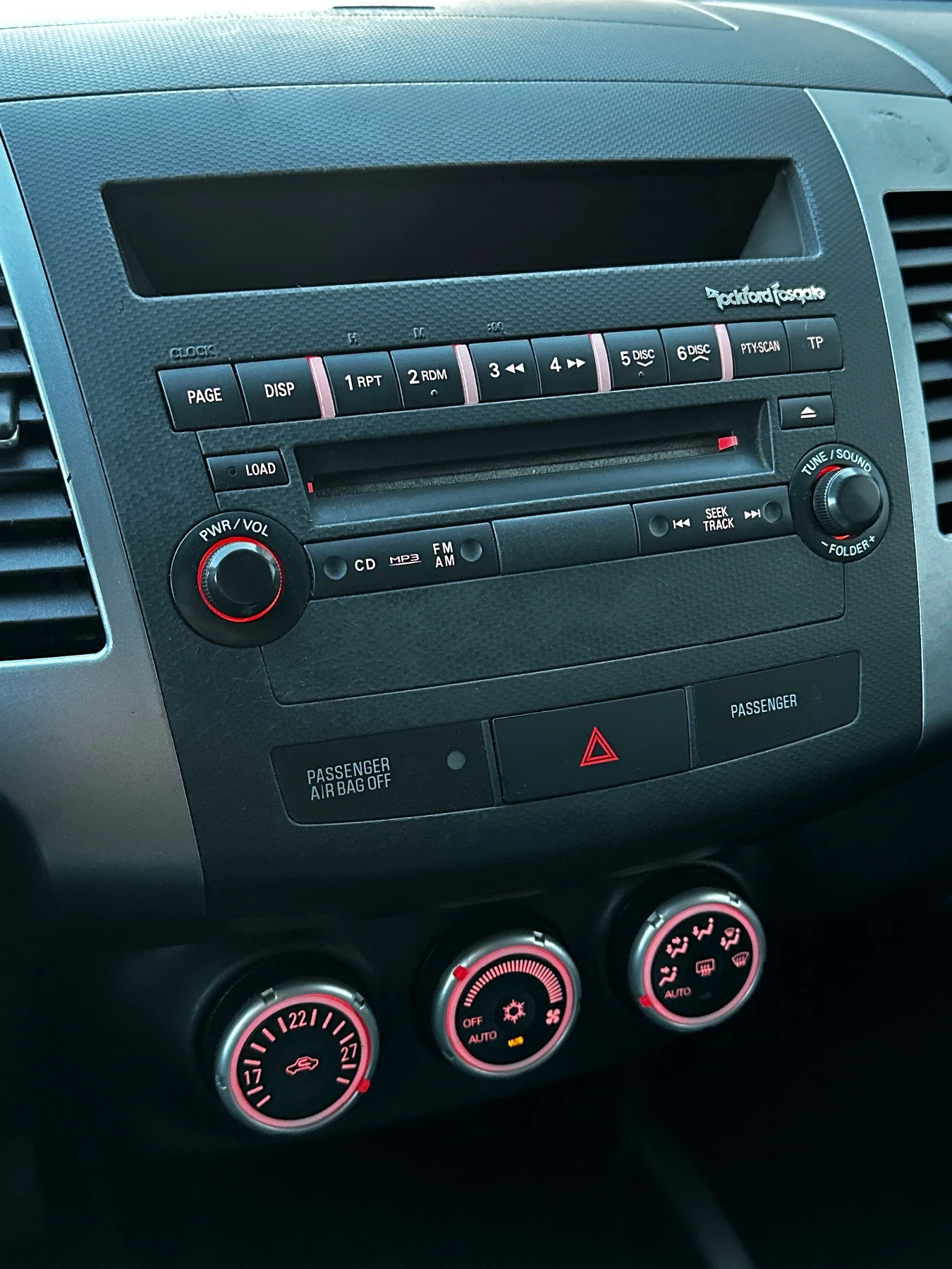 Mitsubishi Outlander 2.2DI-D/ 4X4/ 7-МЕСТА - изображение 8