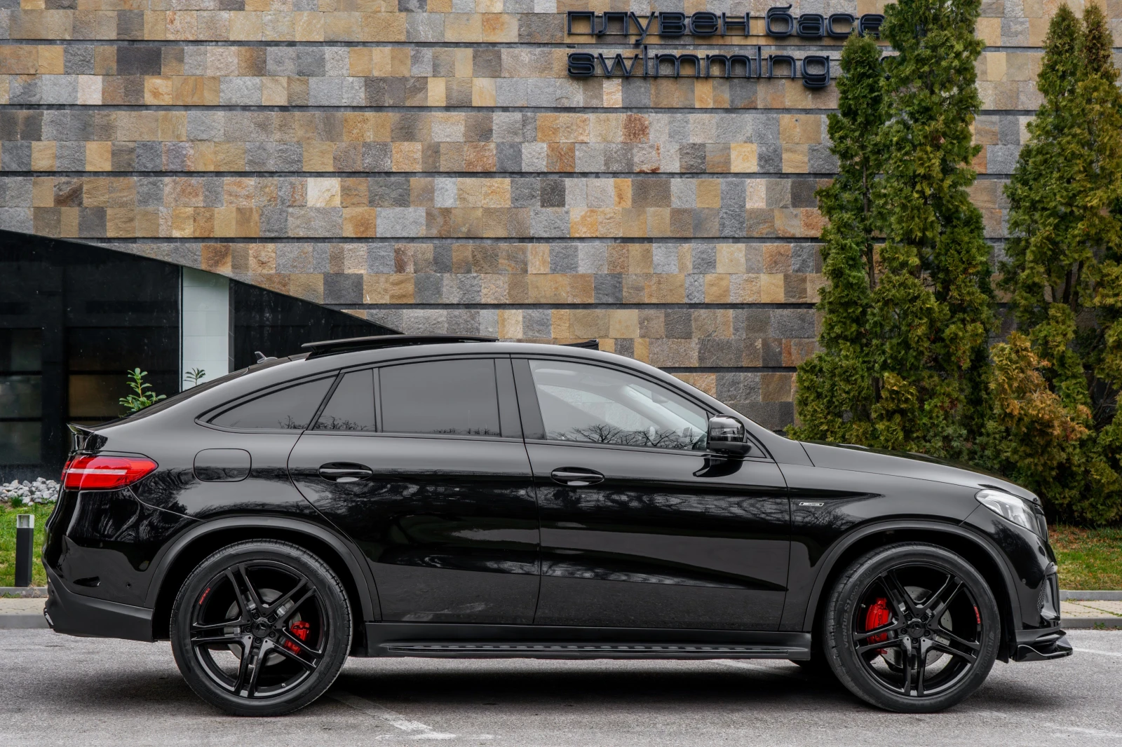 Mercedes-Benz GLE 43 AMG * 3xTV* PANORAMA* SOFTCLOSE* CARBON FIBER* 360CAM*, снимка 6 - Автомобили и джипове - 53714634