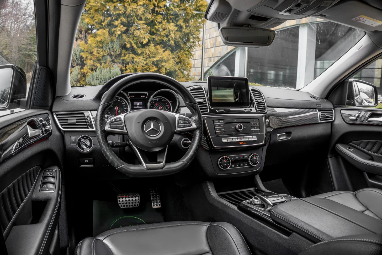 Mercedes-Benz GLE 43 AMG * 3xTV* PANORAMA* SOFTCLOSE* CARBON FIBER* 360CAM*, снимка 14 - Автомобили и джипове - 53714634