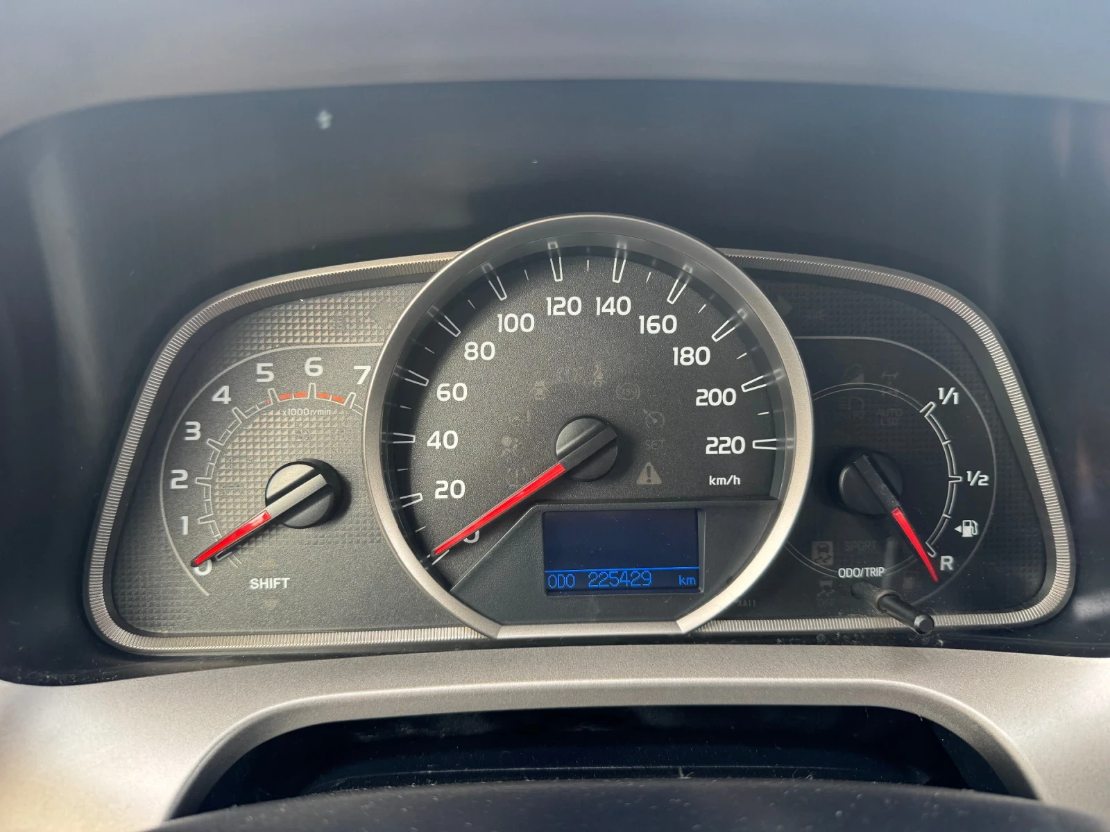 Toyota Rav4 2.2 D-4D AWD, снимка 15 - Автомобили и джипове - 54866632