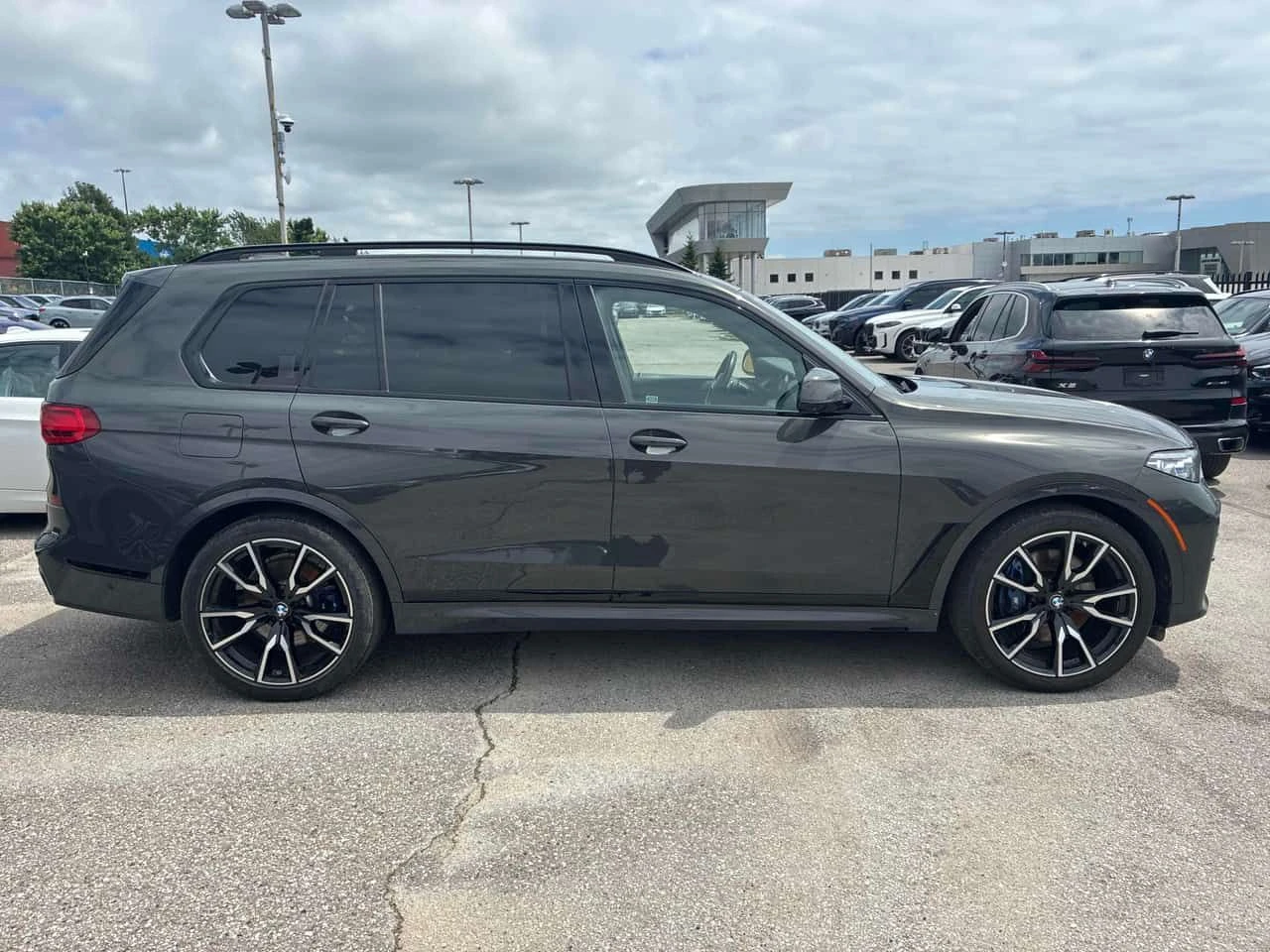 BMW X7 М ПАК/xDrive40i/ДИСТ/ВЪЗДУХ/КЛИП/NIGHT VIS/ЛАЗЕРИ, снимка 3 - Автомобили и джипове - 55213565
