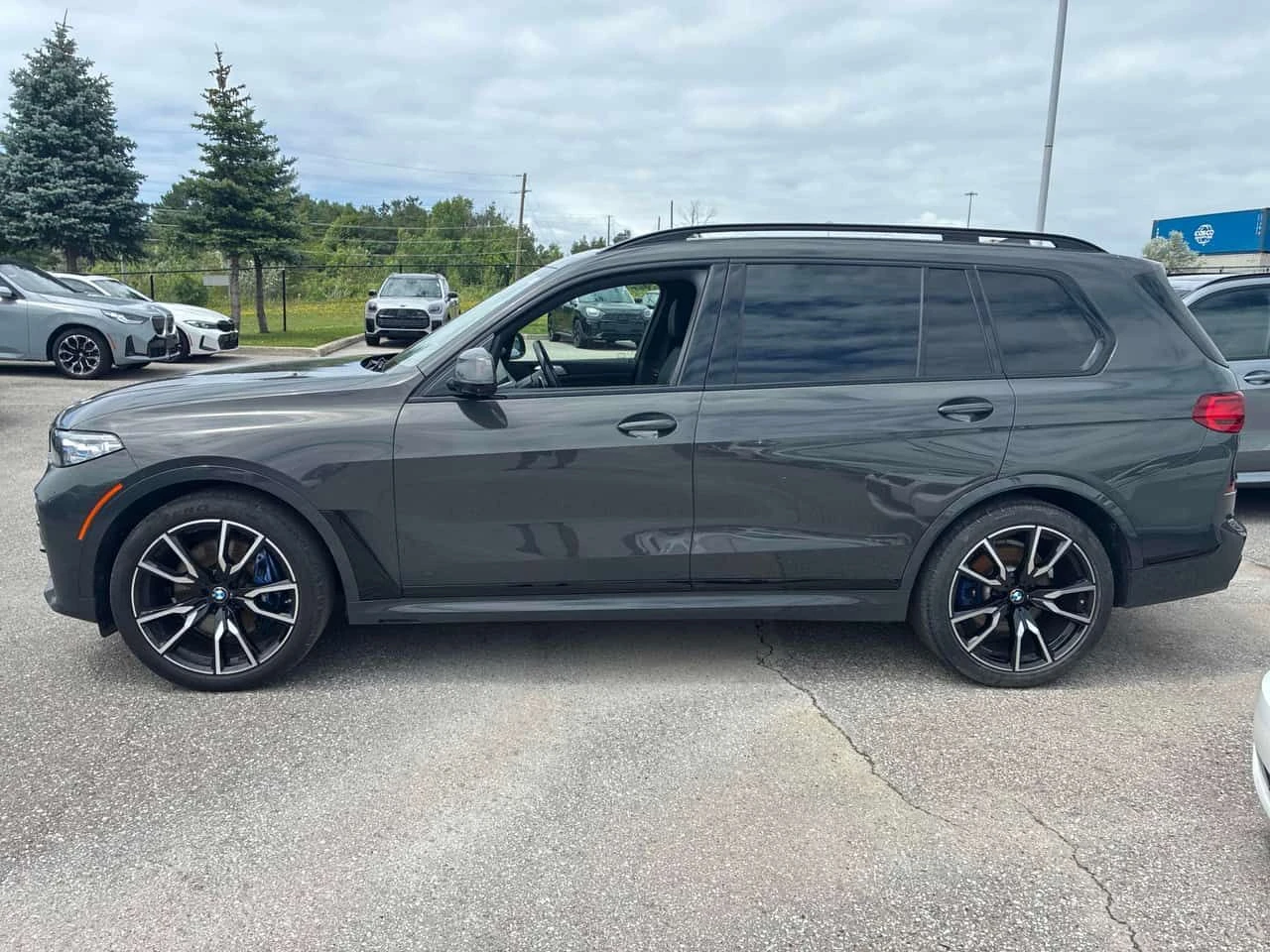 BMW X7 М ПАК/xDrive40i/ДИСТ/ВЪЗДУХ/КЛИП/NIGHT VIS/ЛАЗЕРИ, снимка 2 - Автомобили и джипове - 55213565