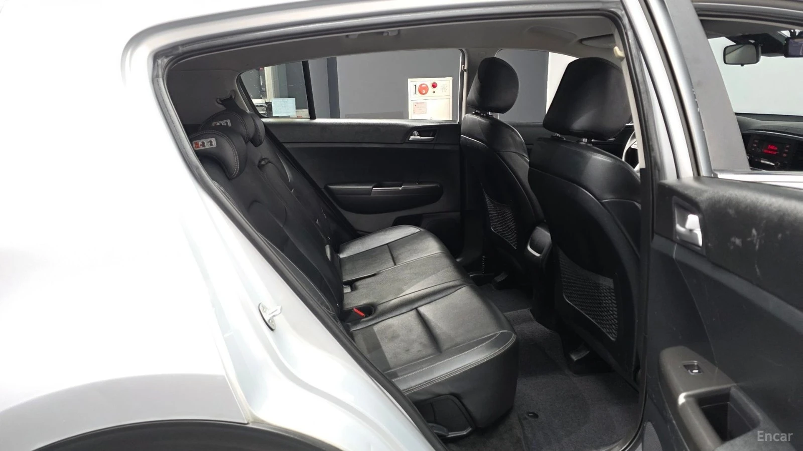 Kia Sportage The Bold 2.0 2WD Luxury, снимка 10 - Автомобили и джипове - 55564710