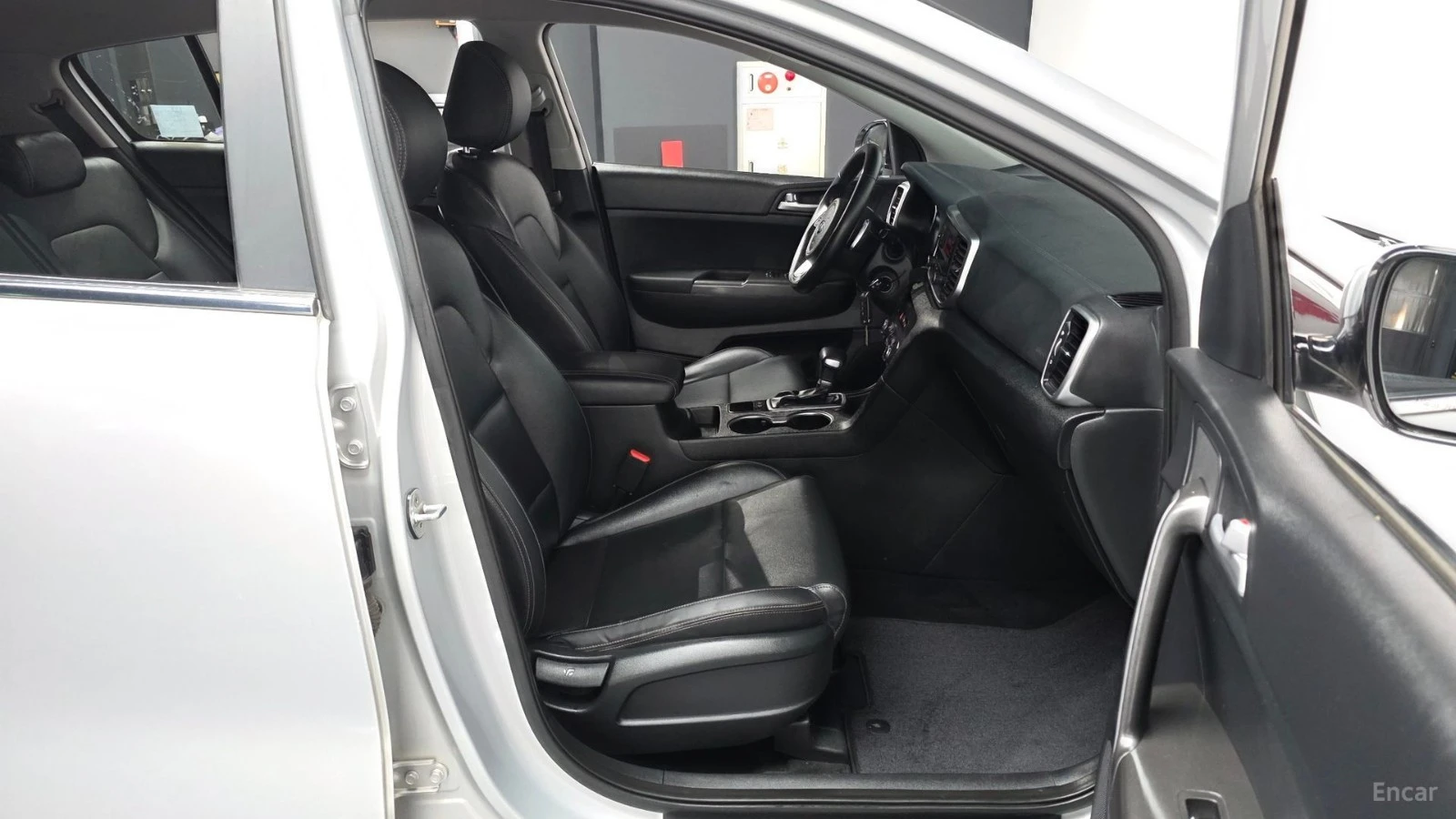 Kia Sportage The Bold 2.0 2WD Luxury, снимка 9 - Автомобили и джипове - 55564710