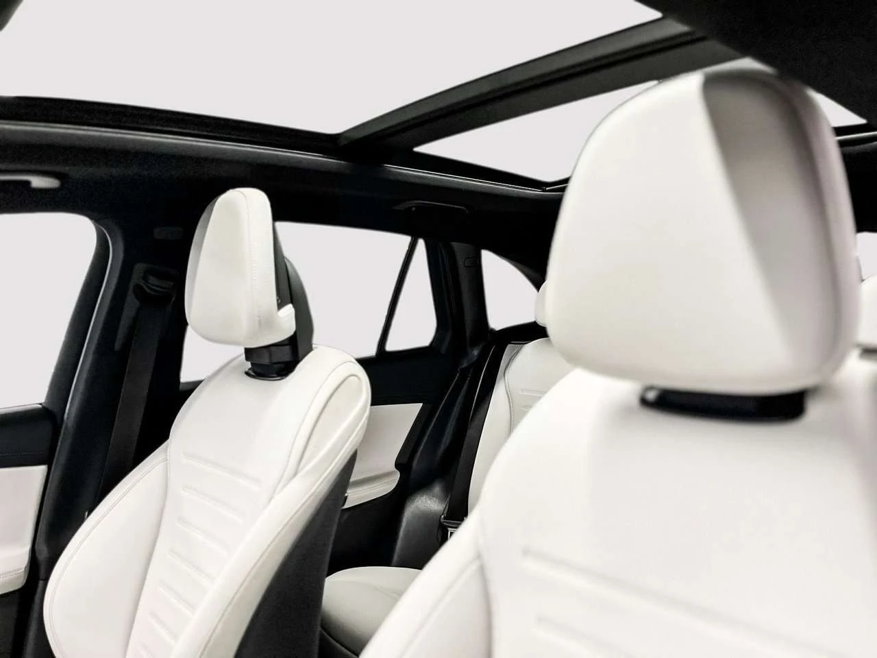 Mercedes-Benz GLC 300 | CARFAX | ГЛАВНО ПРЕДСТАВИТЕЛСТВО НА MERCEDES, снимка 10 - Автомобили и джипове - 56009937