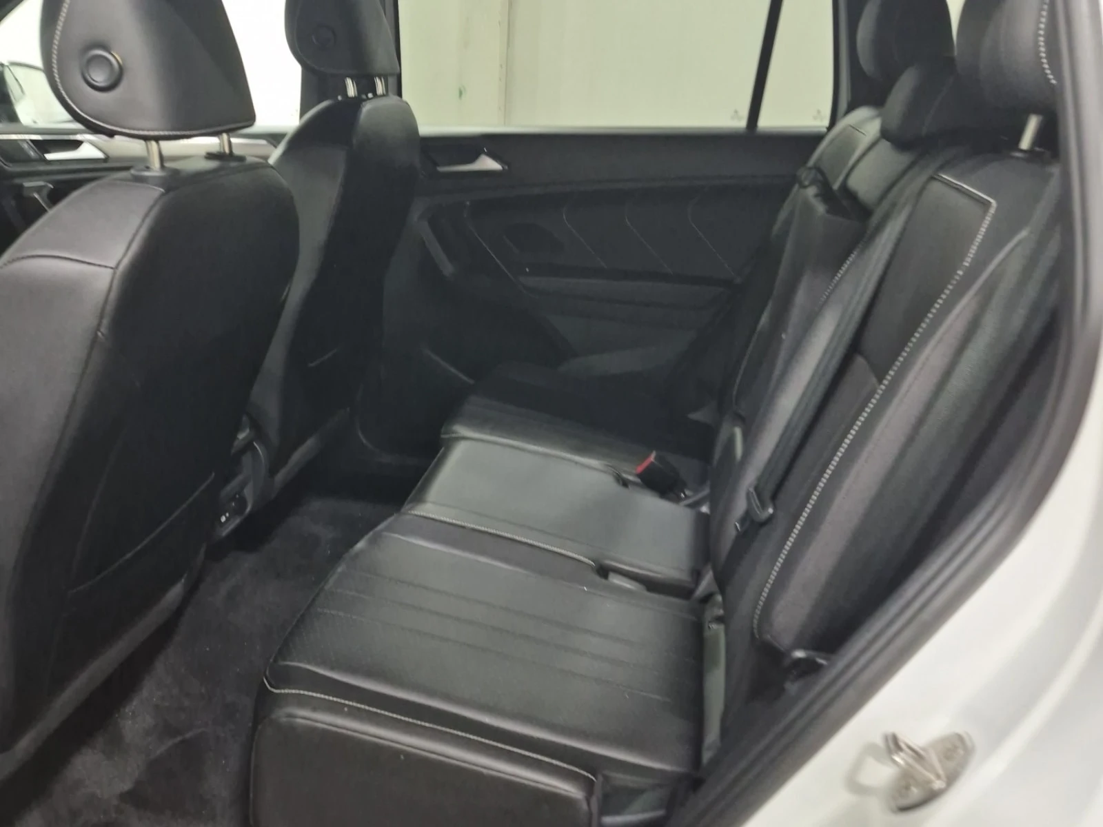 VW Tiguan * R LINE BLACK EDITION * ОПЦИЯ ЗА ФИНАНСИРАНЕ, снимка 13 - Автомобили и джипове - 56070649
