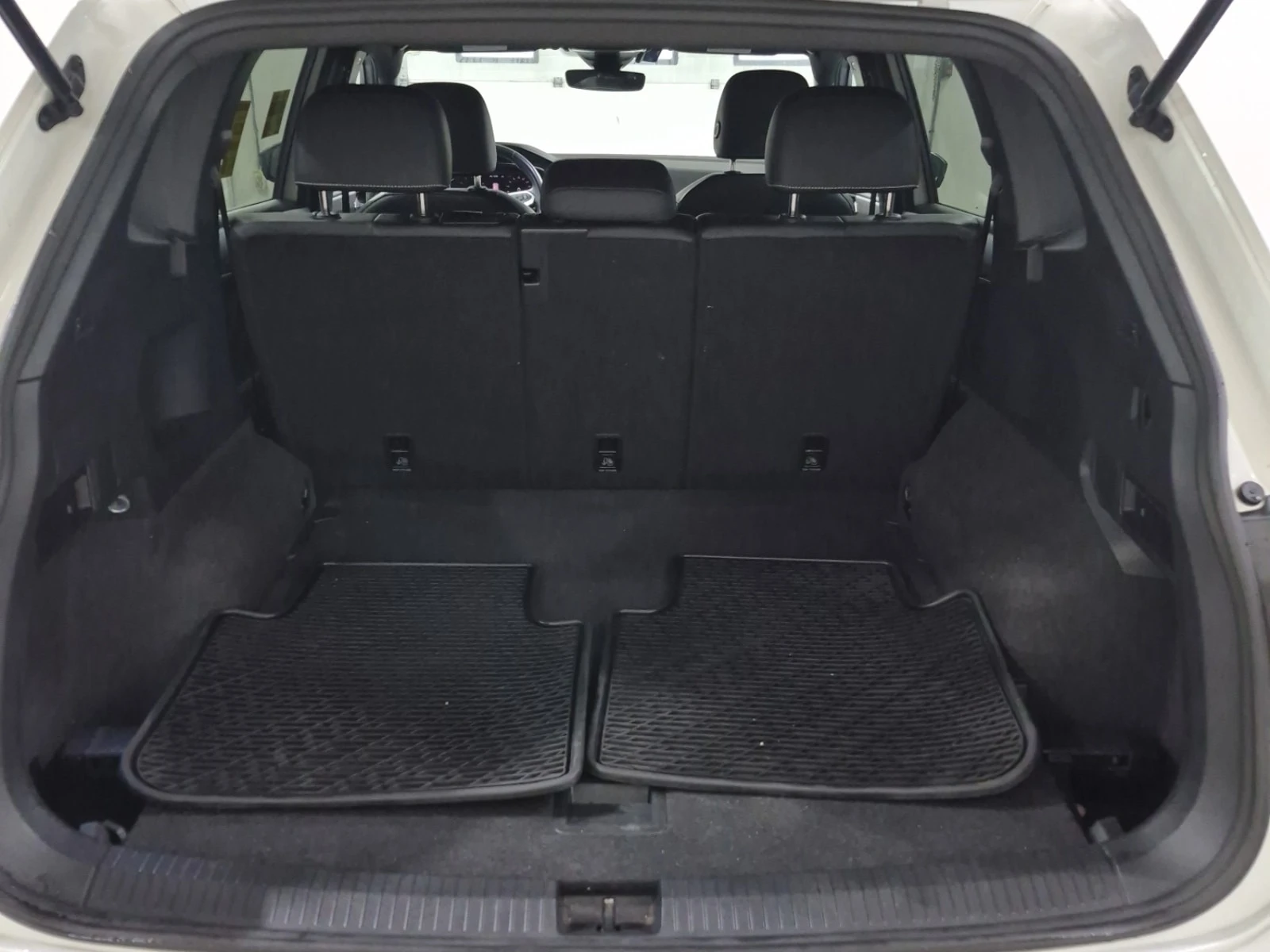 VW Tiguan * R LINE BLACK EDITION * ОПЦИЯ ЗА ФИНАНСИРАНЕ, снимка 15 - Автомобили и джипове - 56070649