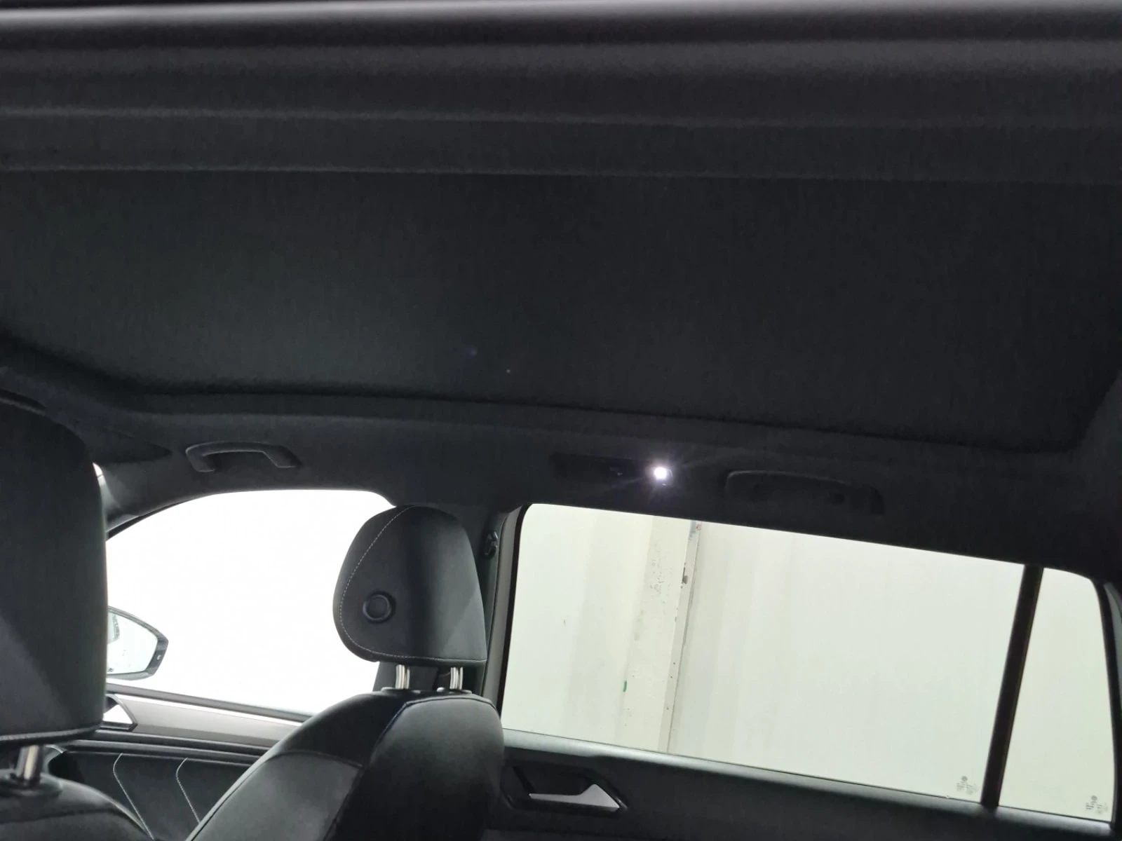 VW Tiguan * R LINE BLACK EDITION * ОПЦИЯ ЗА ФИНАНСИРАНЕ, снимка 14 - Автомобили и джипове - 56070649