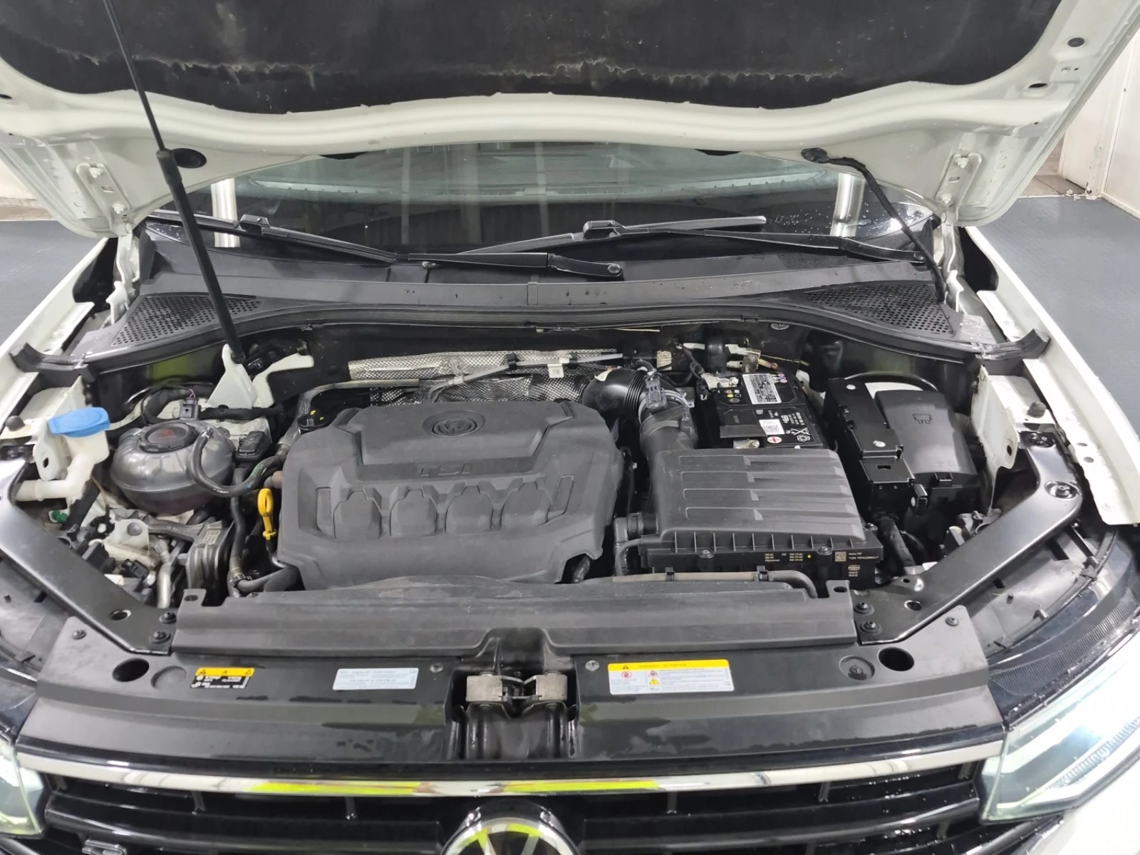 VW Tiguan * R LINE BLACK EDITION * ОПЦИЯ ЗА ФИНАНСИРАНЕ, снимка 17 - Автомобили и джипове - 56070649