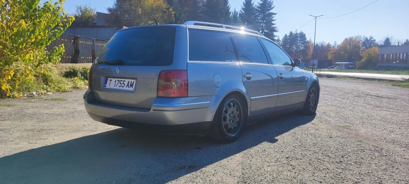 VW Passat 2.3 v5, снимка 4 - Автомобили и джипове - 47825940