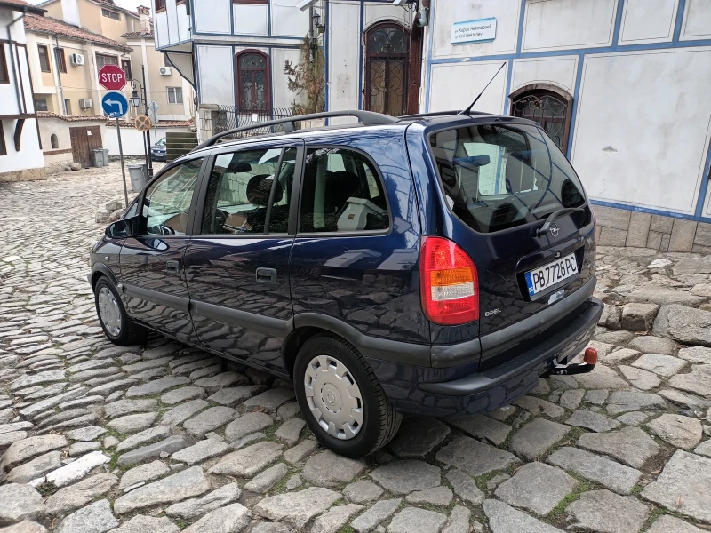 Opel Zafira 1.8 бензин перфектен , снимка 3 - Автомобили и джипове - 48787750