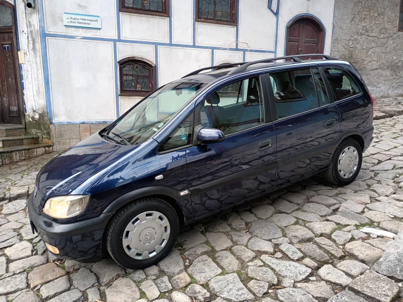 Opel Zafira 1.8 бензин перфектен , снимка 2 - Автомобили и джипове - 48787750