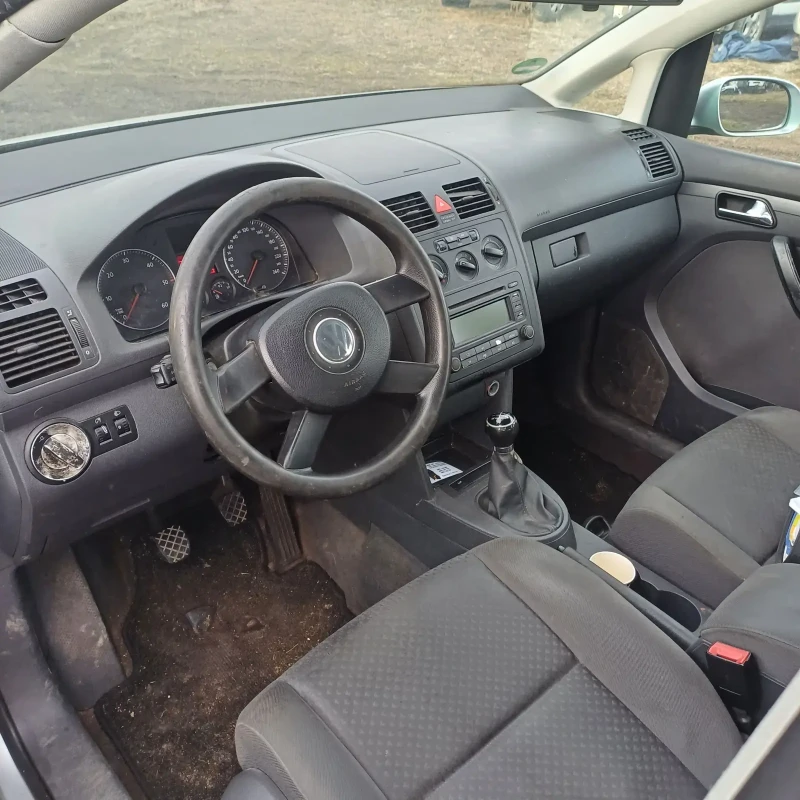 VW Touran 1.9, снимка 5 - Автомобили и джипове - 48974706