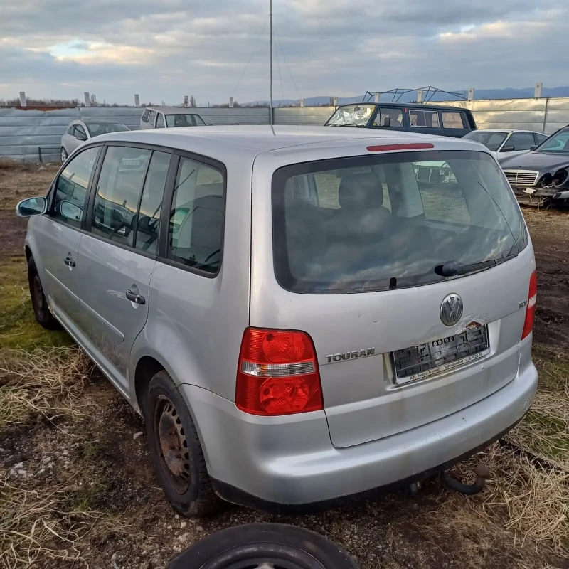 VW Touran 1.9, снимка 4 - Автомобили и джипове - 48974706