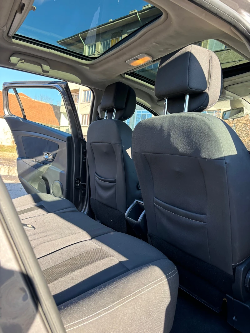 Renault Megane 1.5 dCi, снимка 13 - Автомобили и джипове - 51838968