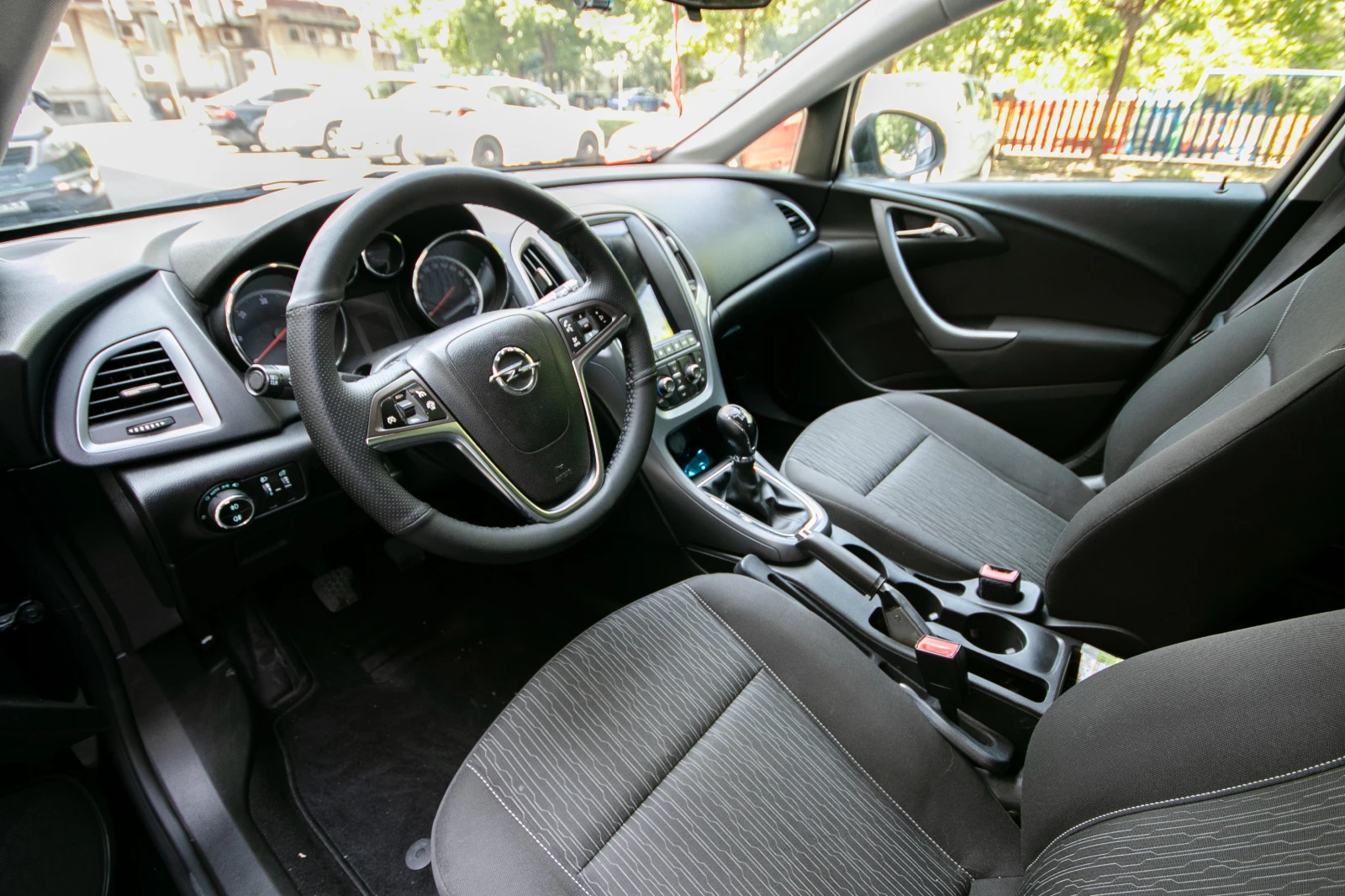 Opel Astra j sports tourer 1.7 cdti - изображение 8