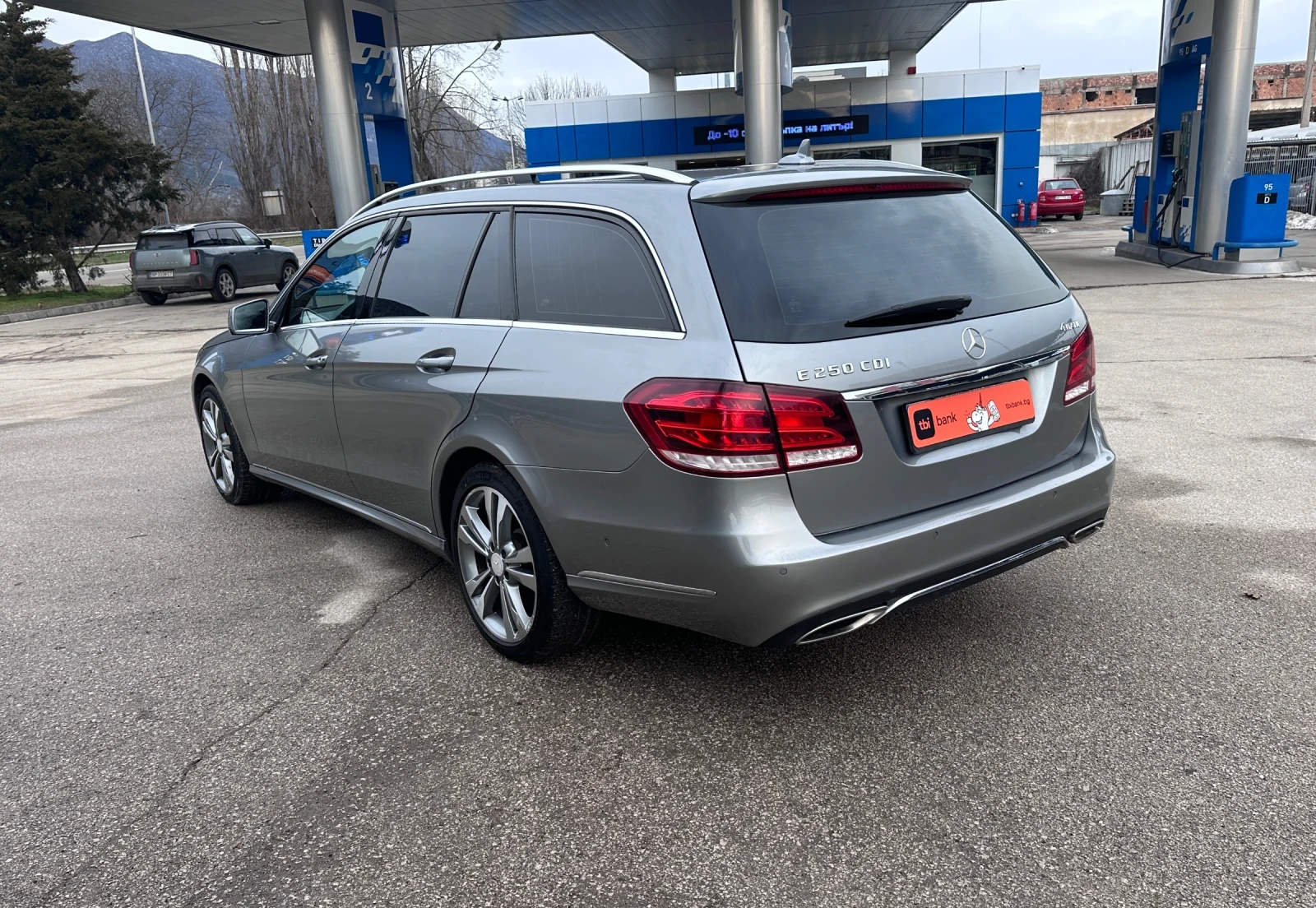 Mercedes-Benz E 250 2.2CDI - 4-Matic - РЕАЛНИ КИЛОМЕТРИ, снимка 7 - Автомобили и джипове - 53721087