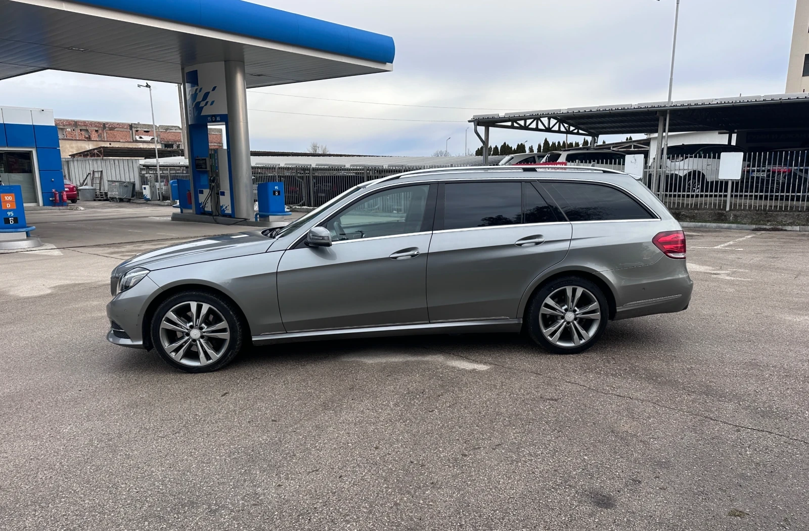 Mercedes-Benz E 250 2.2CDI - 4-Matic - РЕАЛНИ КИЛОМЕТРИ, снимка 8 - Автомобили и джипове - 53721087