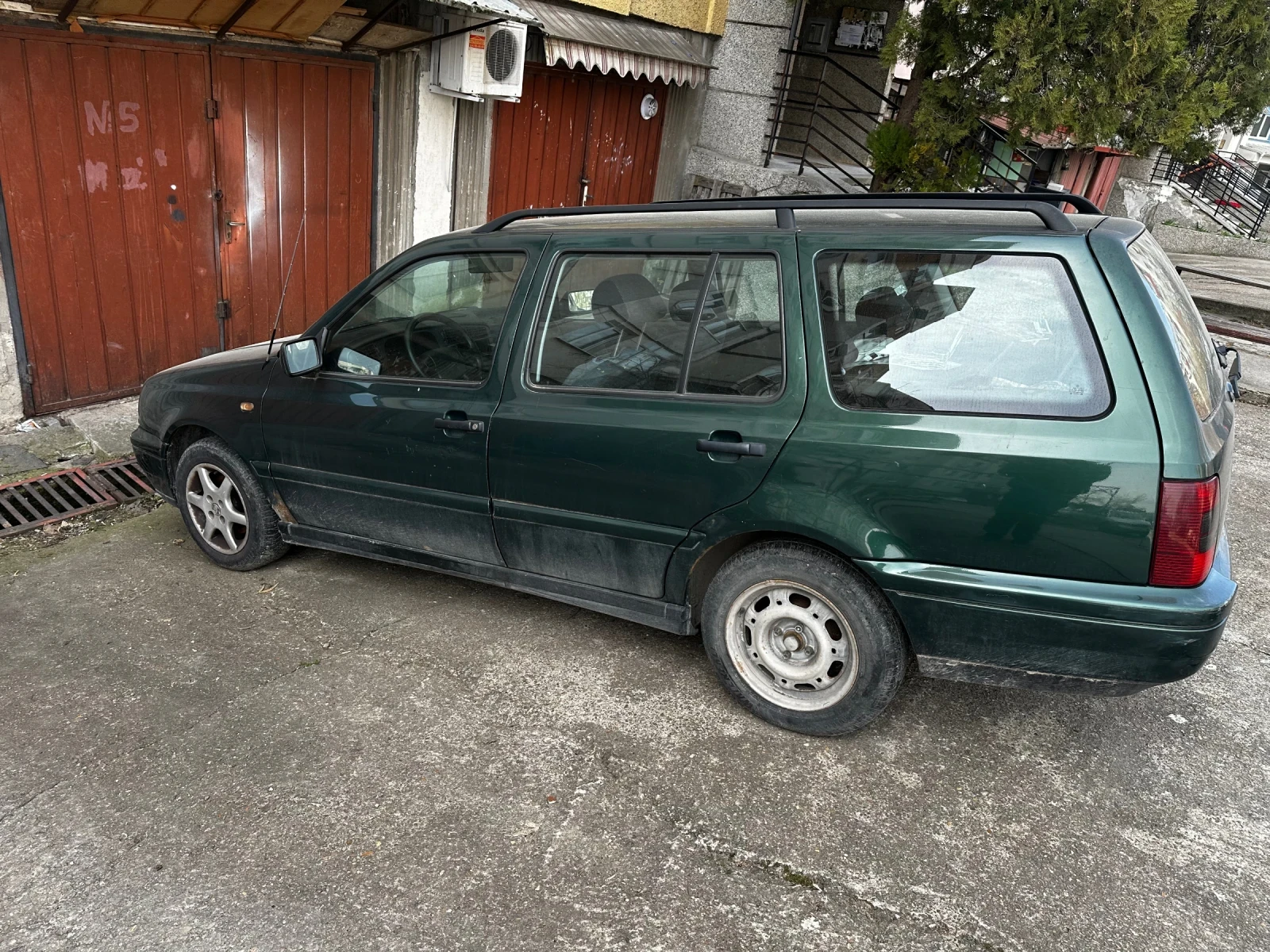 VW Golf 1.8, снимка 2 - Автомобили и джипове - 54385301