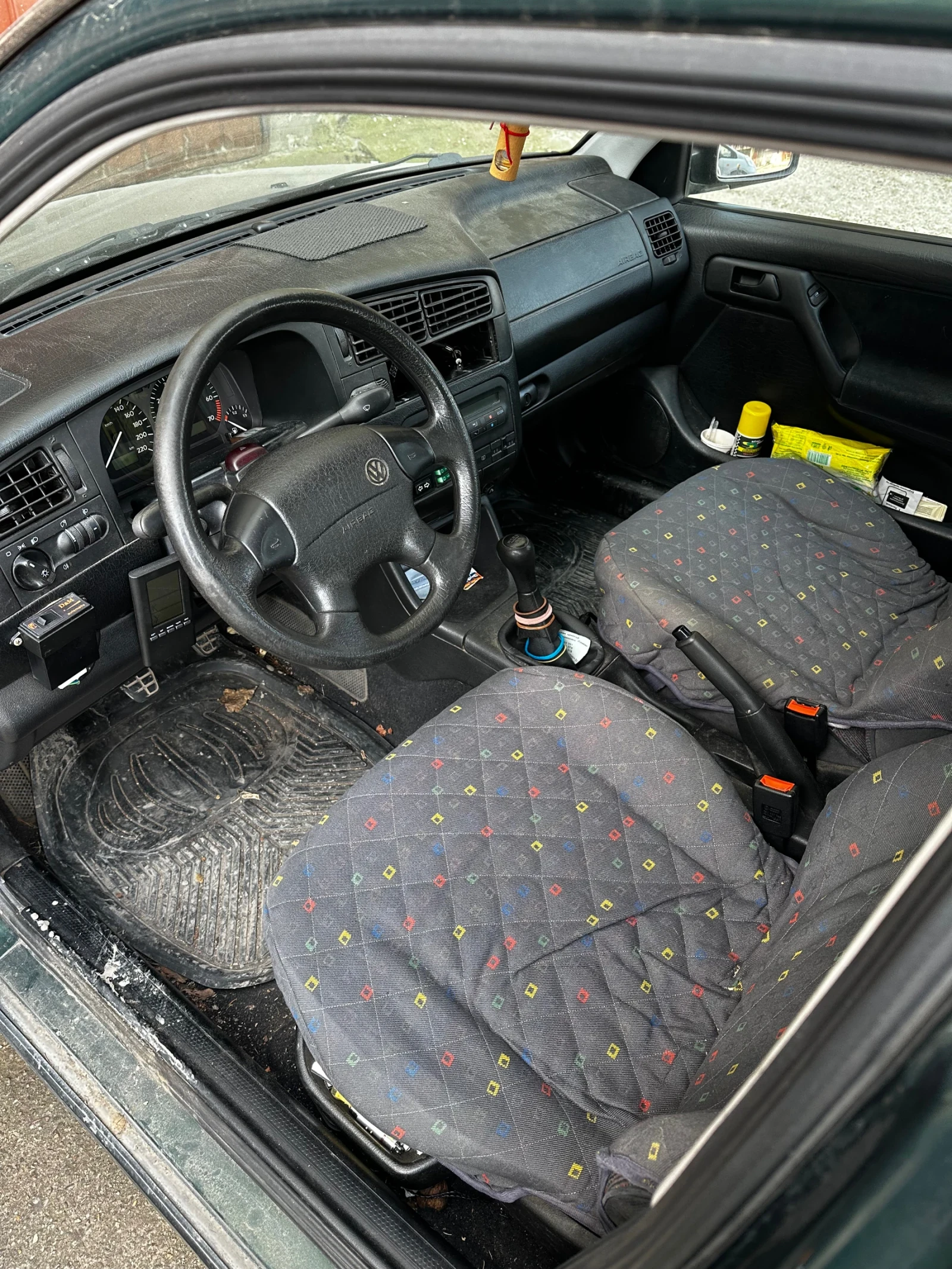 VW Golf 1.8, снимка 5 - Автомобили и джипове - 54385301