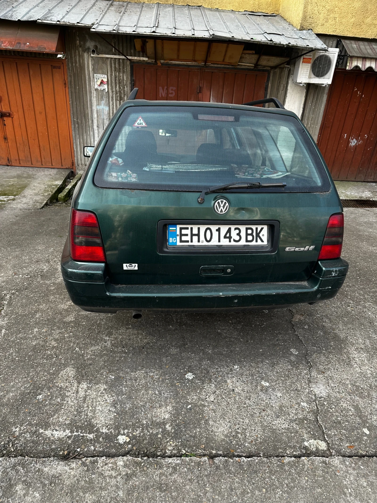 VW Golf 1.8, снимка 3 - Автомобили и джипове - 54385301