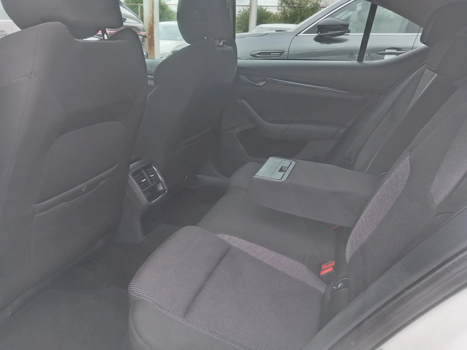 Skoda Octavia 2.0TDI, снимка 10 - Автомобили и джипове - 54477567