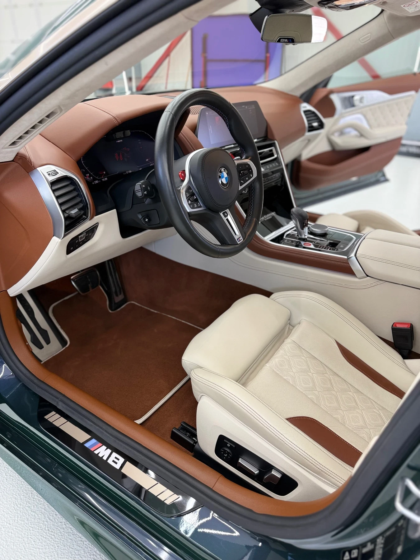 BMW M8 First Edition 1/400, снимка 8 - Автомобили и джипове - 54711664