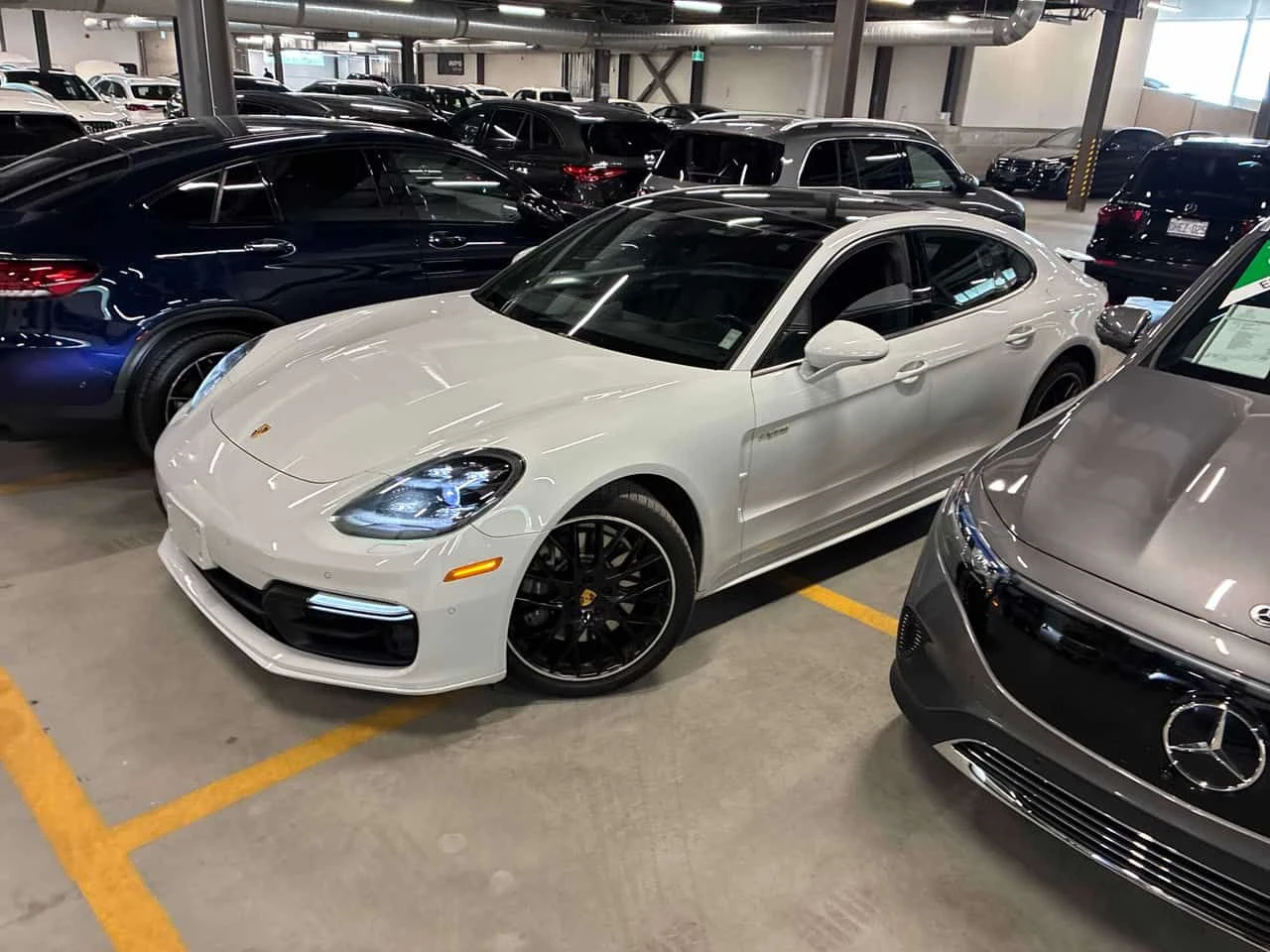 Porsche Panamera * 4 E Hybrid AWD * АВТОКРЕДИТ* , снимка 2 - Автомобили и джипове - 54977838