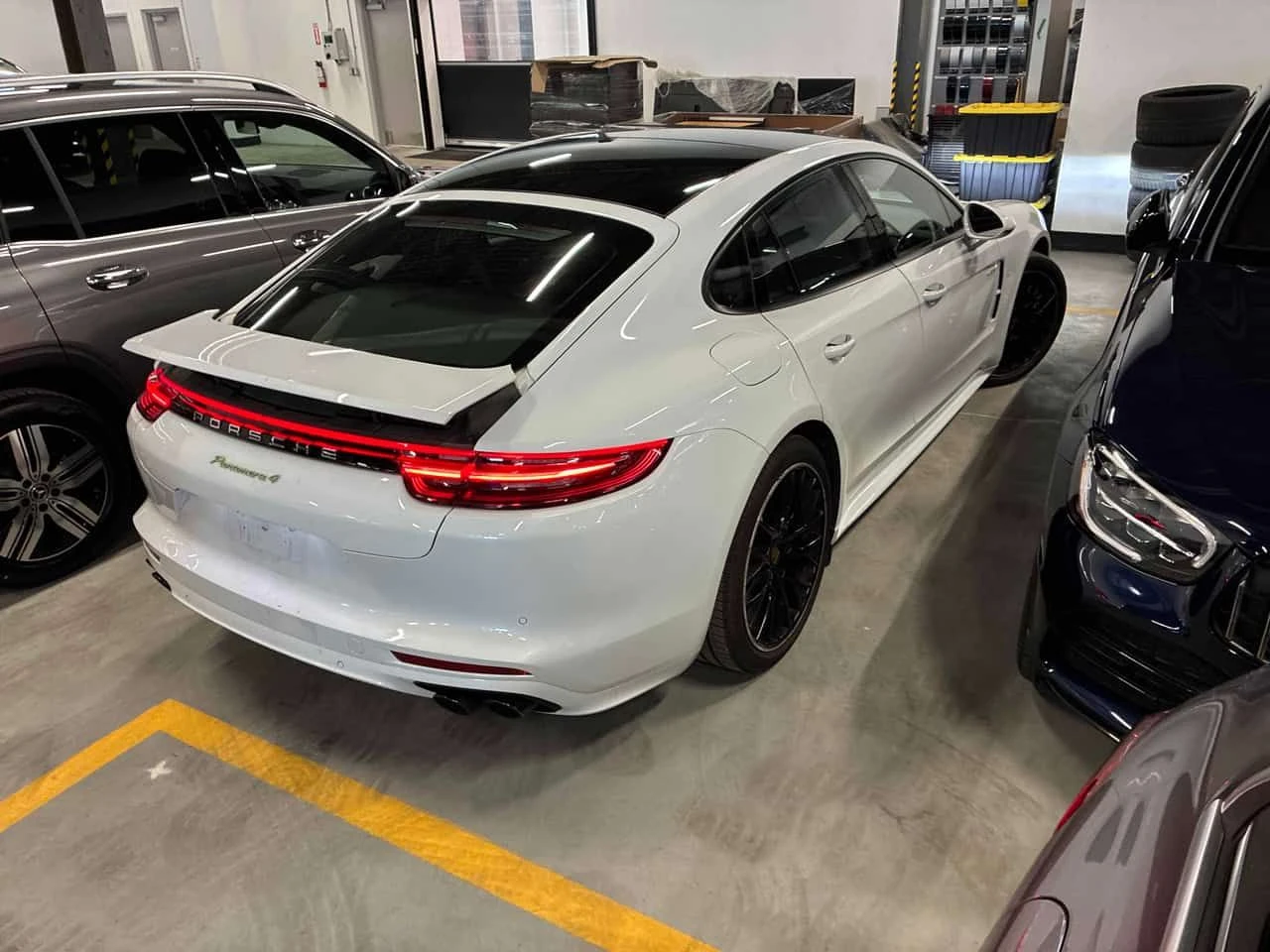 Porsche Panamera * 4 E Hybrid AWD * АВТОКРЕДИТ* , снимка 3 - Автомобили и джипове - 54977838