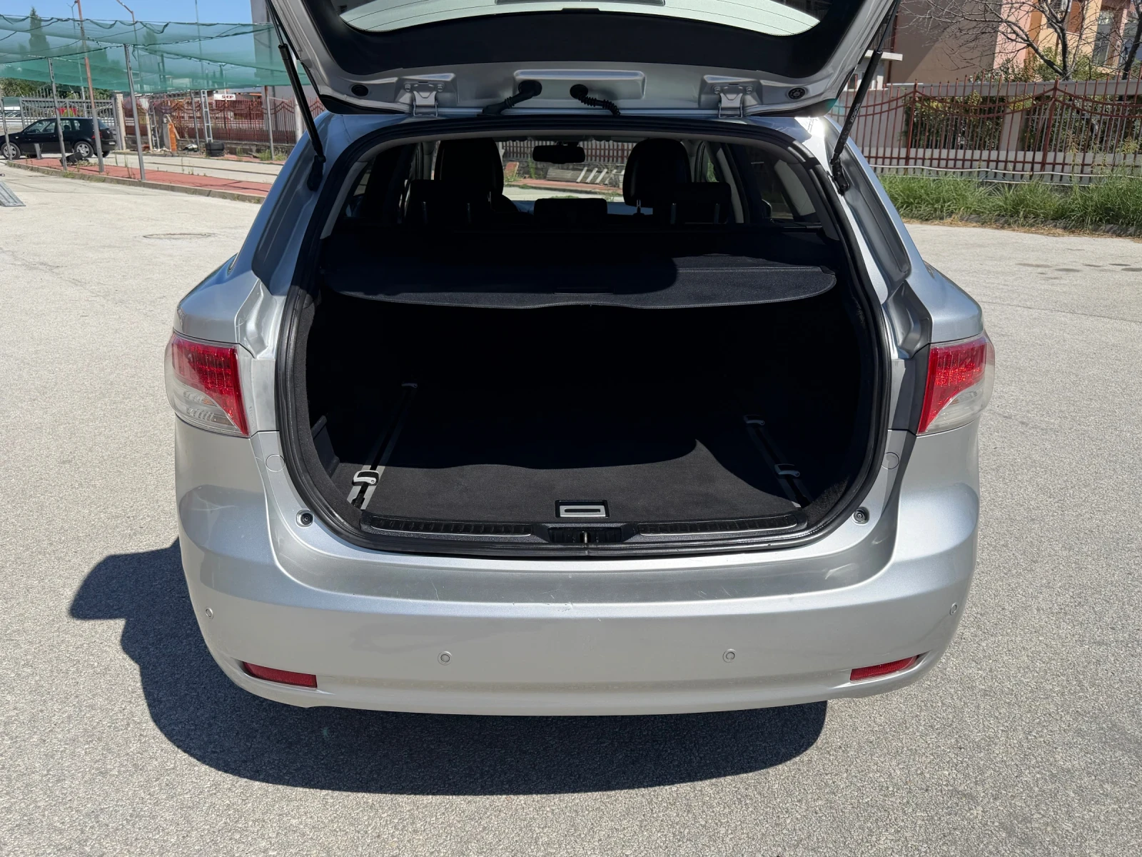 Toyota Avensis 2.0i 152к.с. NAVI ТОП СЪСТОЯНИЕ ГЕРМАНИЯ, снимка 4 - Автомобили и джипове - 55502465