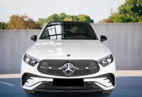Обява за продажба на Mercedes-Benz GLC 400 e 4Matic Plug-in = AMG Line = Airmatic Гаранция ~ 161 808 лв. - изображение 1