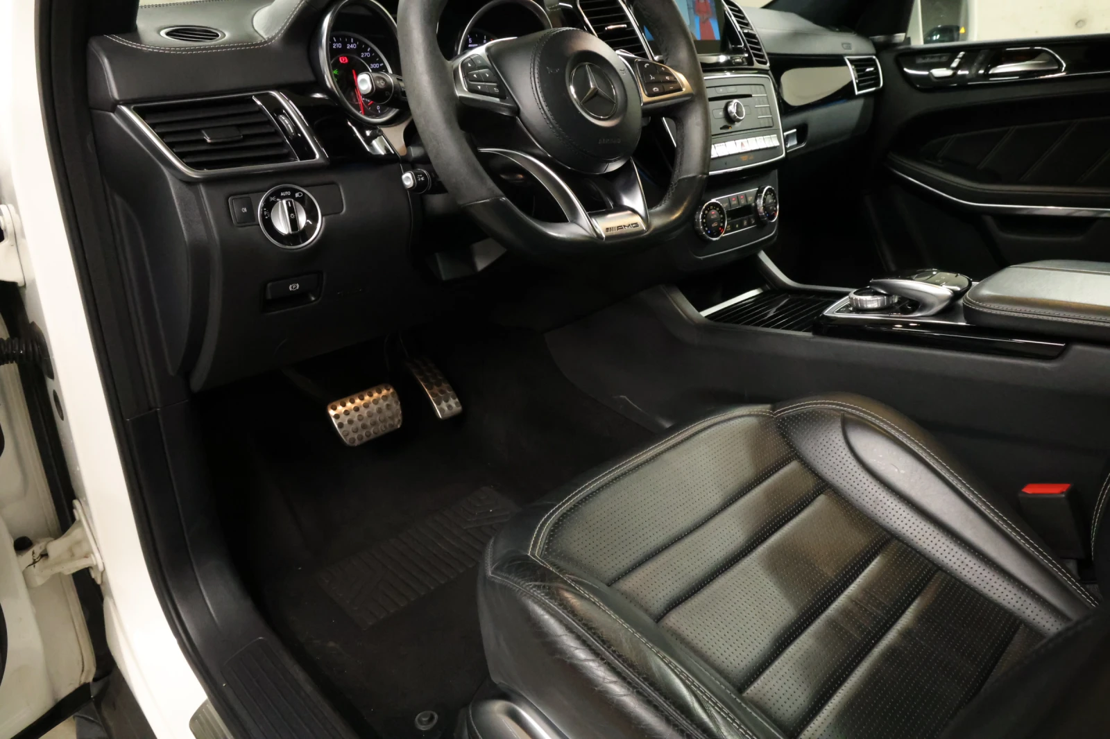 Mercedes-Benz GLS 63 AMG 3xTV, Вакуми, Oбдухване, Mасажи, Nappa, Keyless-Go - изображение 8