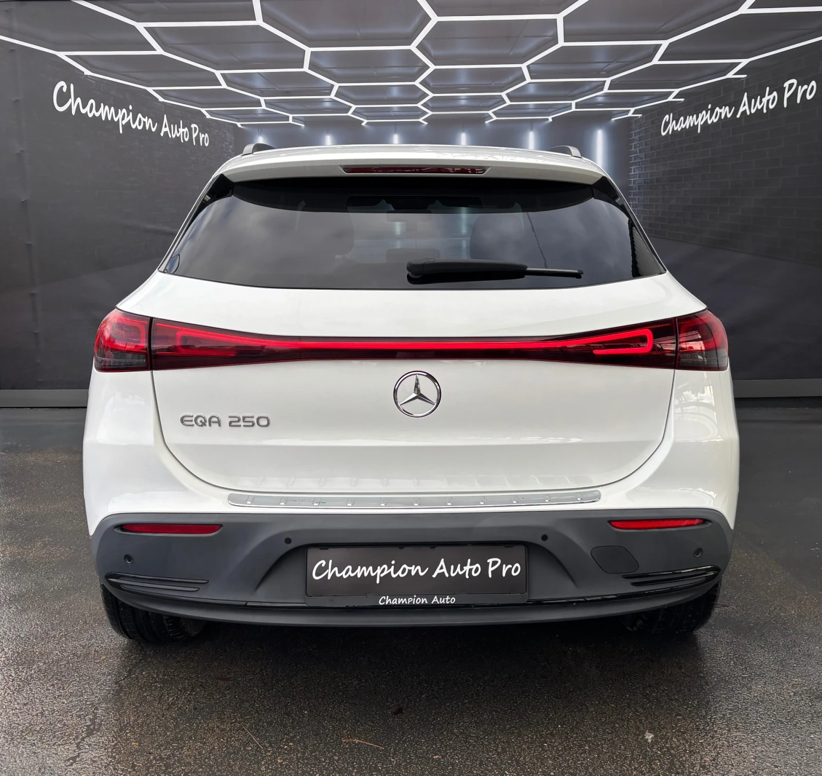 Mercedes-Benz EQA 250 - изображение 4