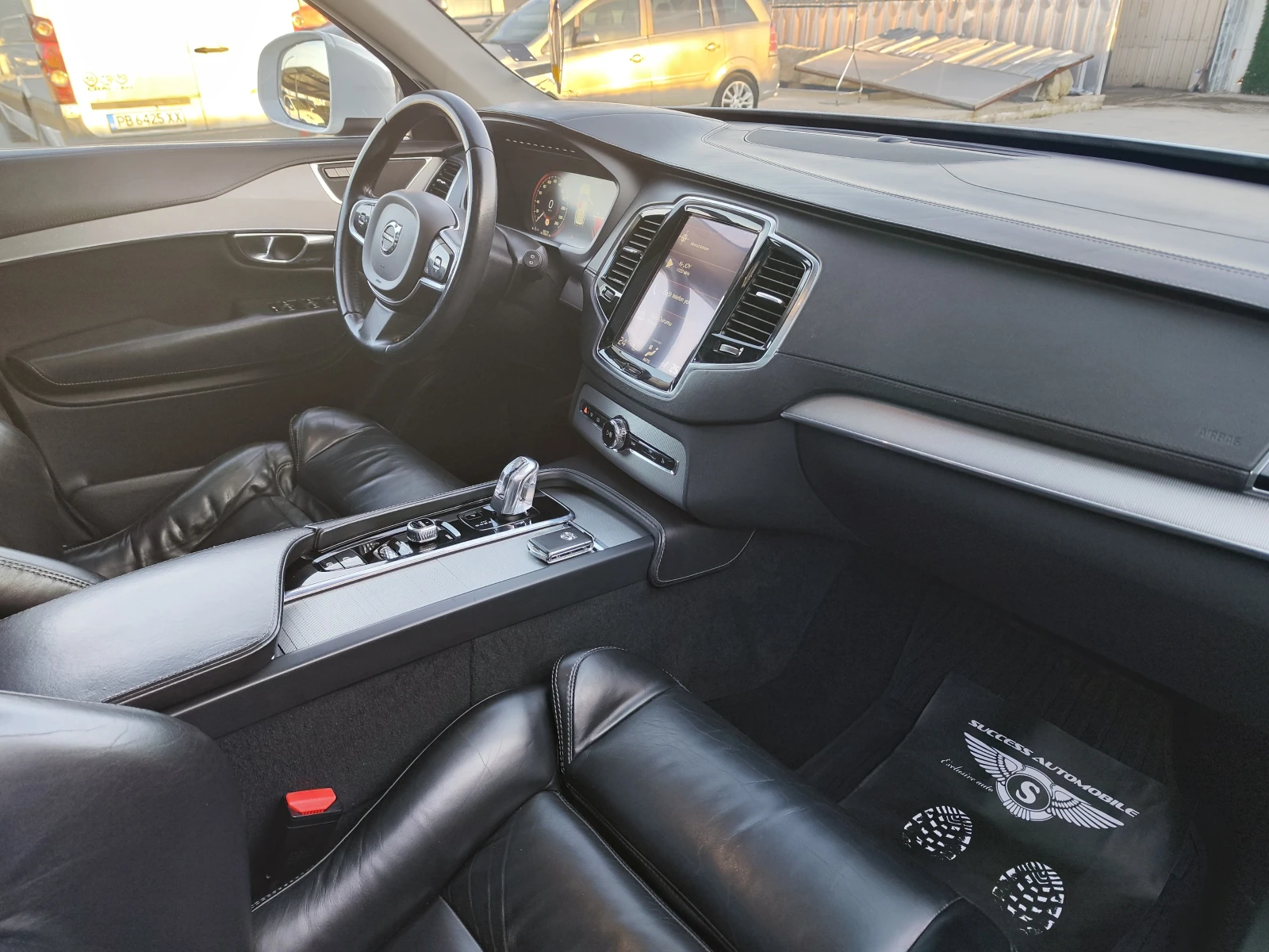 Volvo Xc90 T8* PANORAMA* CAMERA* LINEASIST* MEMORY* HEADUP* L, снимка 11 - Автомобили и джипове - 53800979