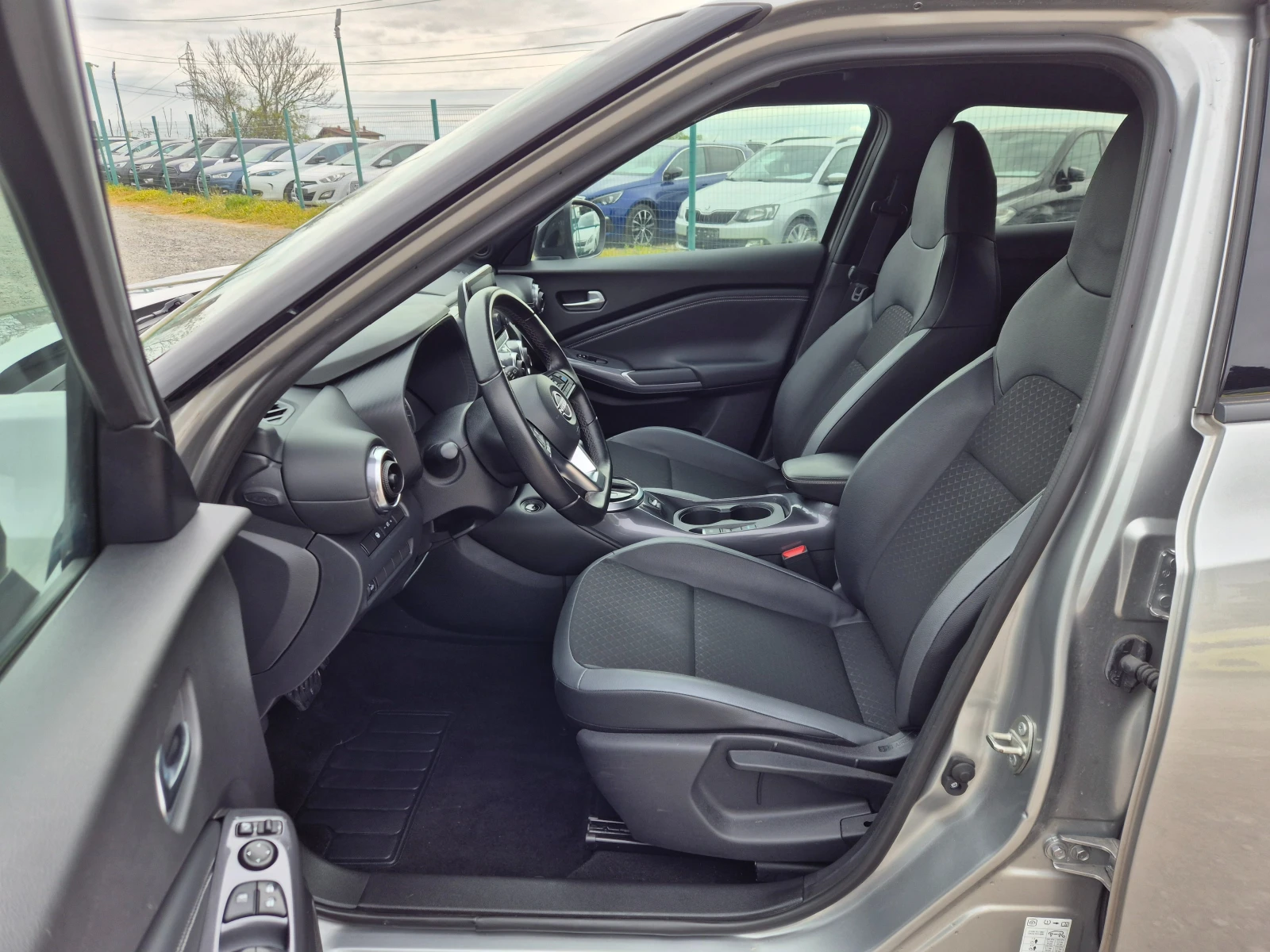 Nissan Juke 1.6i Hybrid, снимка 13 - Автомобили и джипове - 54192697