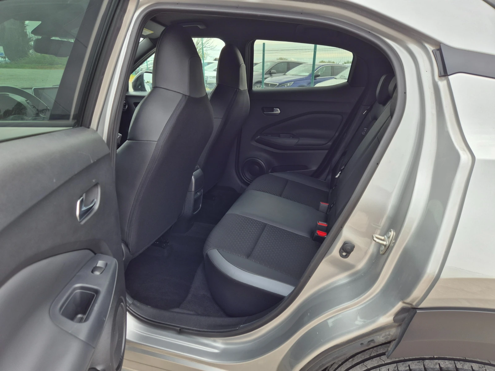 Nissan Juke 1.6i Hybrid, снимка 12 - Автомобили и джипове - 54192697