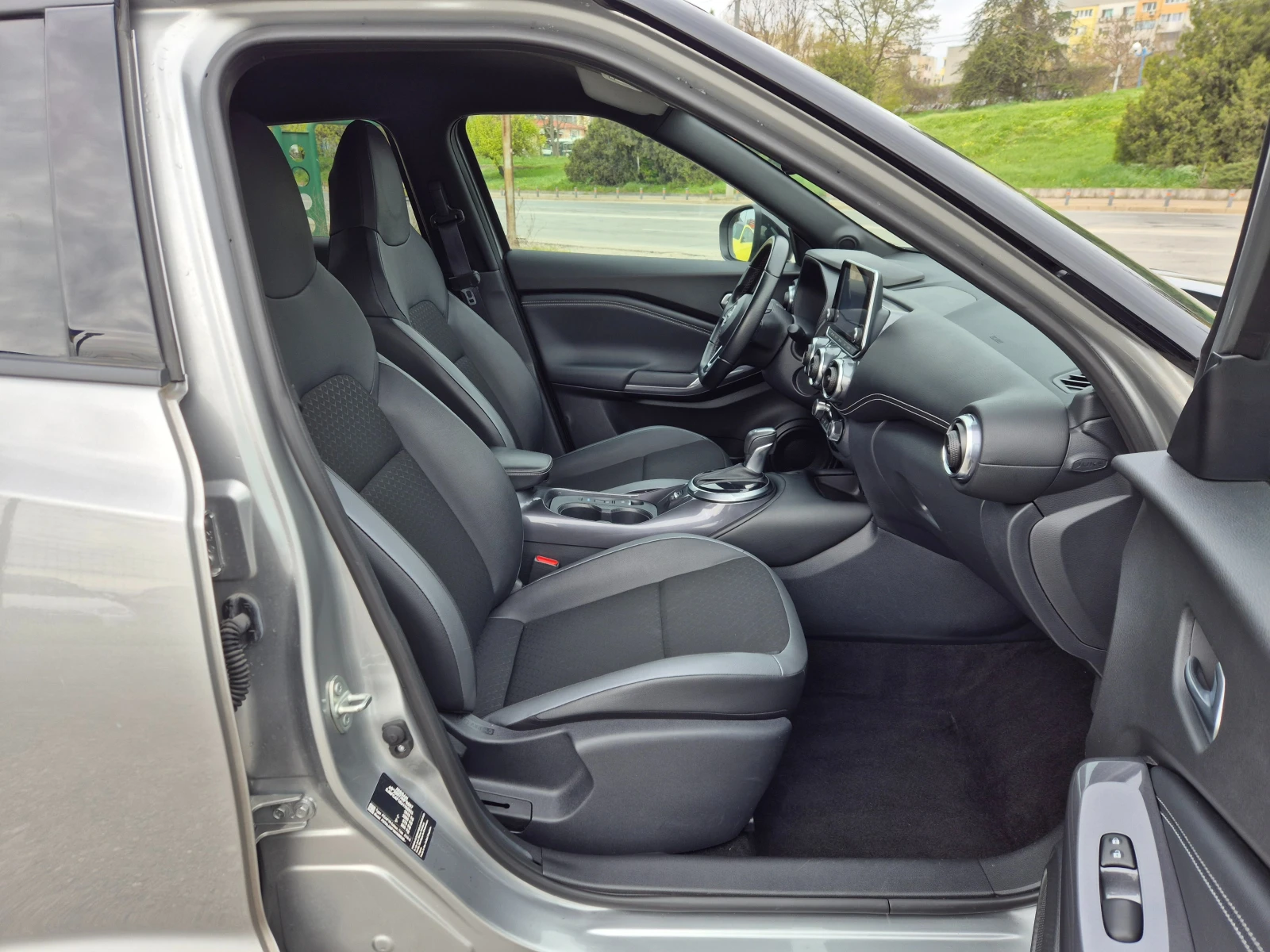 Nissan Juke 1.6i Hybrid, снимка 9 - Автомобили и джипове - 54192697