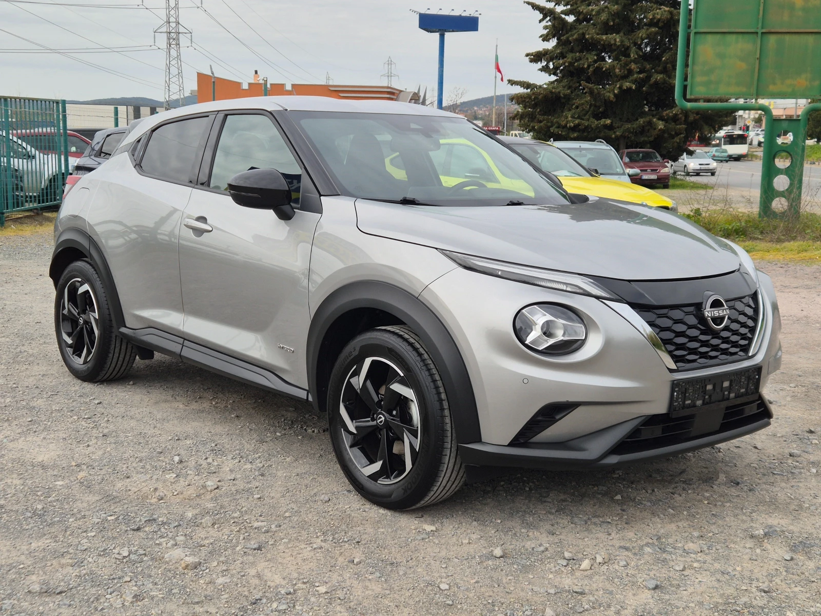 Nissan Juke 1.6i Hybrid, снимка 7 - Автомобили и джипове - 54192697