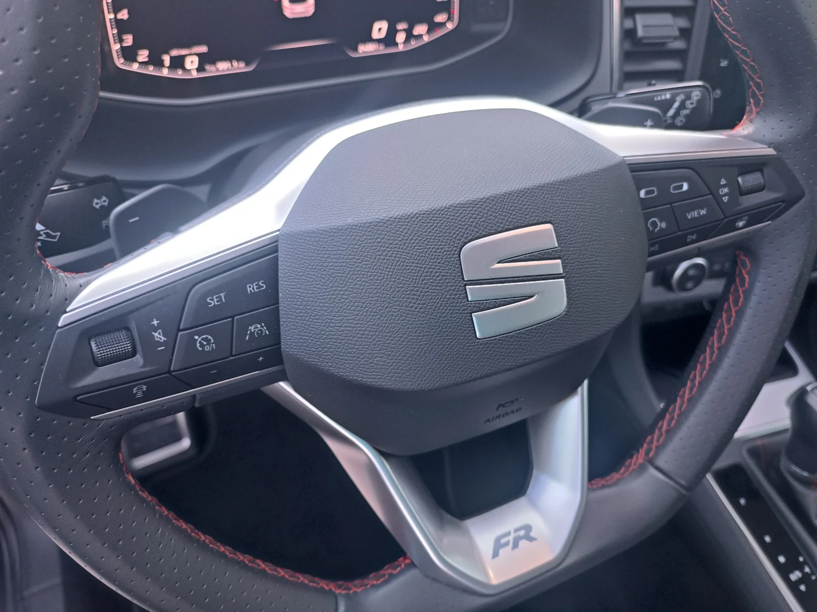 Skoda Karoq 1.5 TSI EVO, снимка 4 - Автомобили и джипове - 54734633