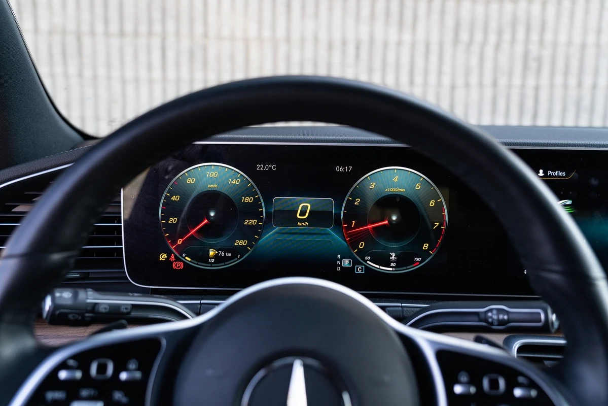 Mercedes-Benz GLE 350 Cavansite Blue on brown leather with woоd * CARFAX, снимка 12 - Автомобили и джипове - 54767711