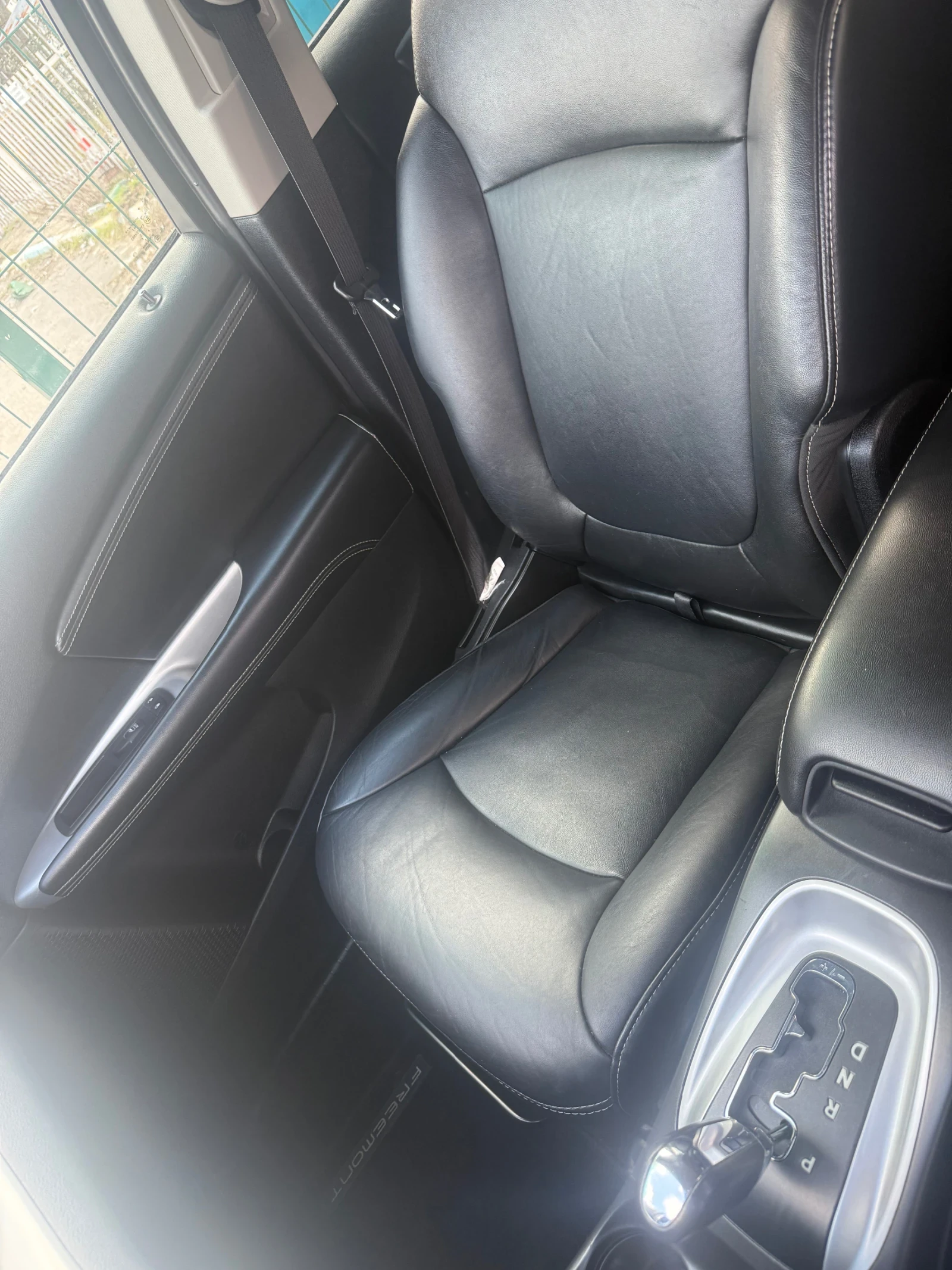 Fiat Freemont ГАРАЖЕН!!! 3.6 Бензин, снимка 6 - Автомобили и джипове - 55335548