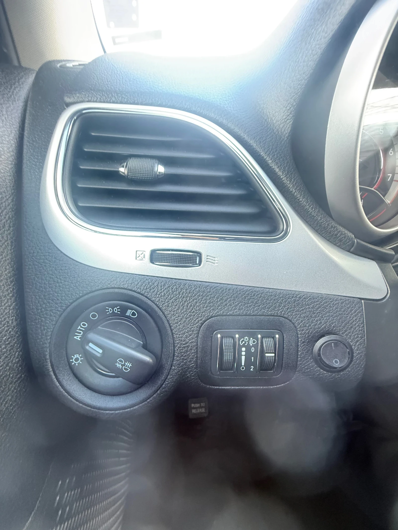 Fiat Freemont ГАРАЖЕН!!! 3.6 Бензин, снимка 7 - Автомобили и джипове - 55335548
