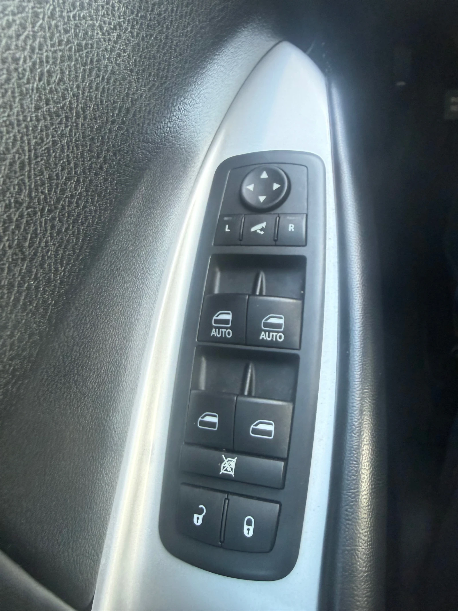 Fiat Freemont ГАРАЖЕН!!! 3.6 Бензин, снимка 8 - Автомобили и джипове - 55335548