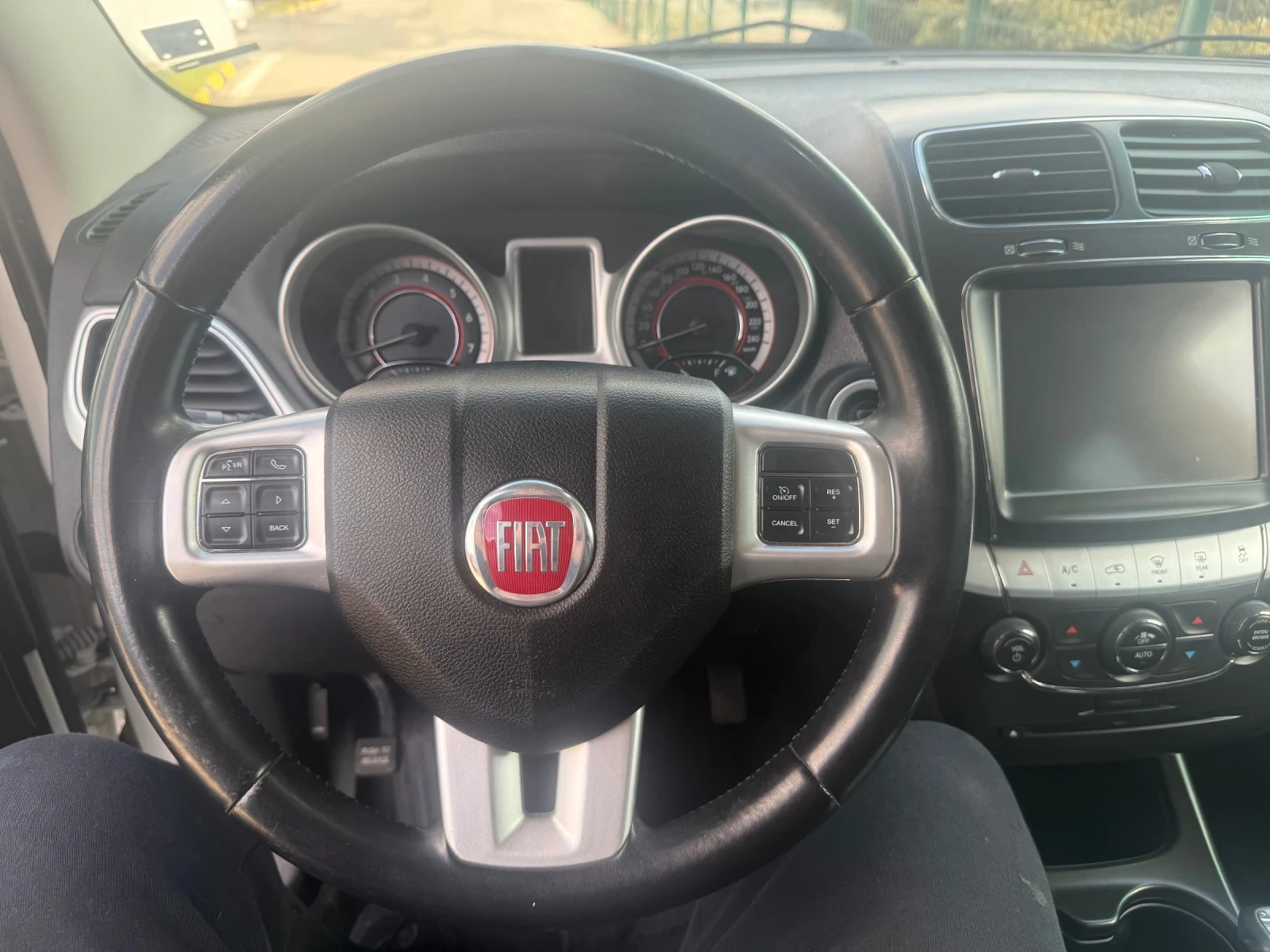 Fiat Freemont ГАРАЖЕН!!! 3.6 Бензин, снимка 10 - Автомобили и джипове - 55335548