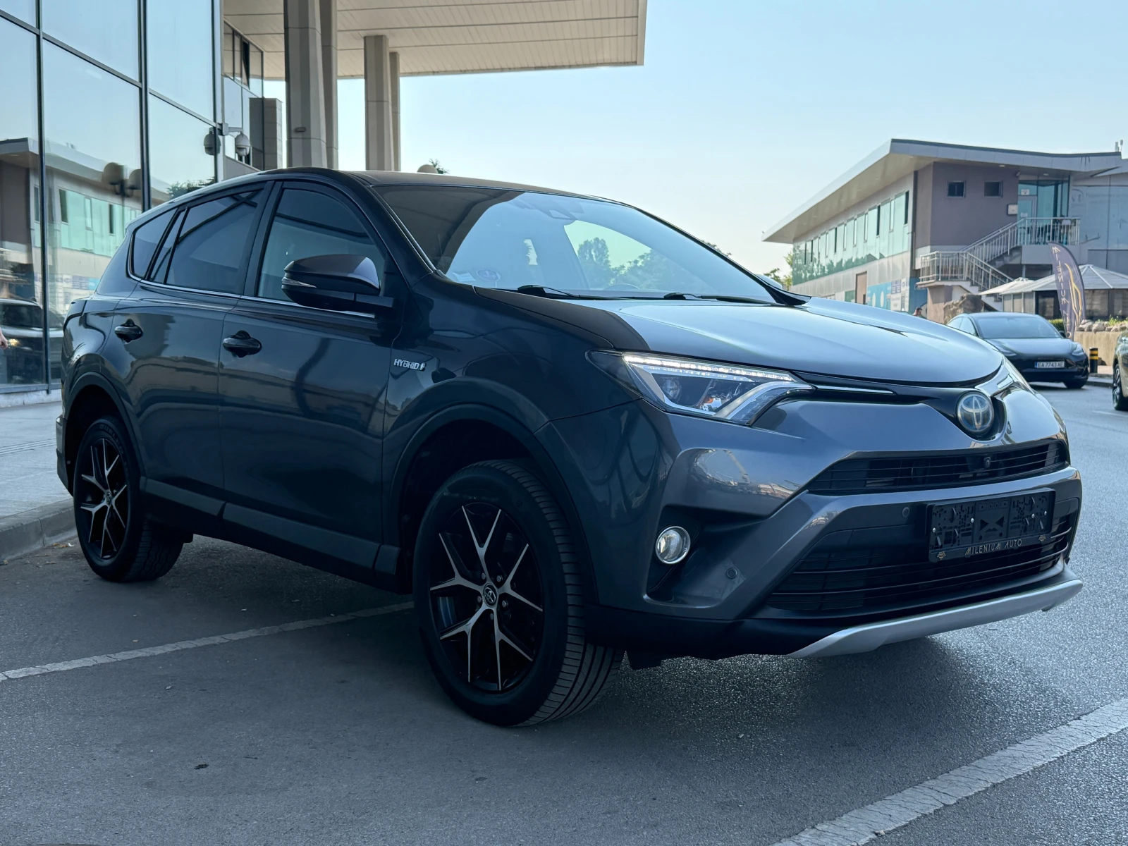 Toyota Rav4 6 МЕСЕЦА ГАРАНЦИЯ/2.5Hybrid 4x4 197к.с. Facelift, снимка 7 - Автомобили и джипове - 55392336